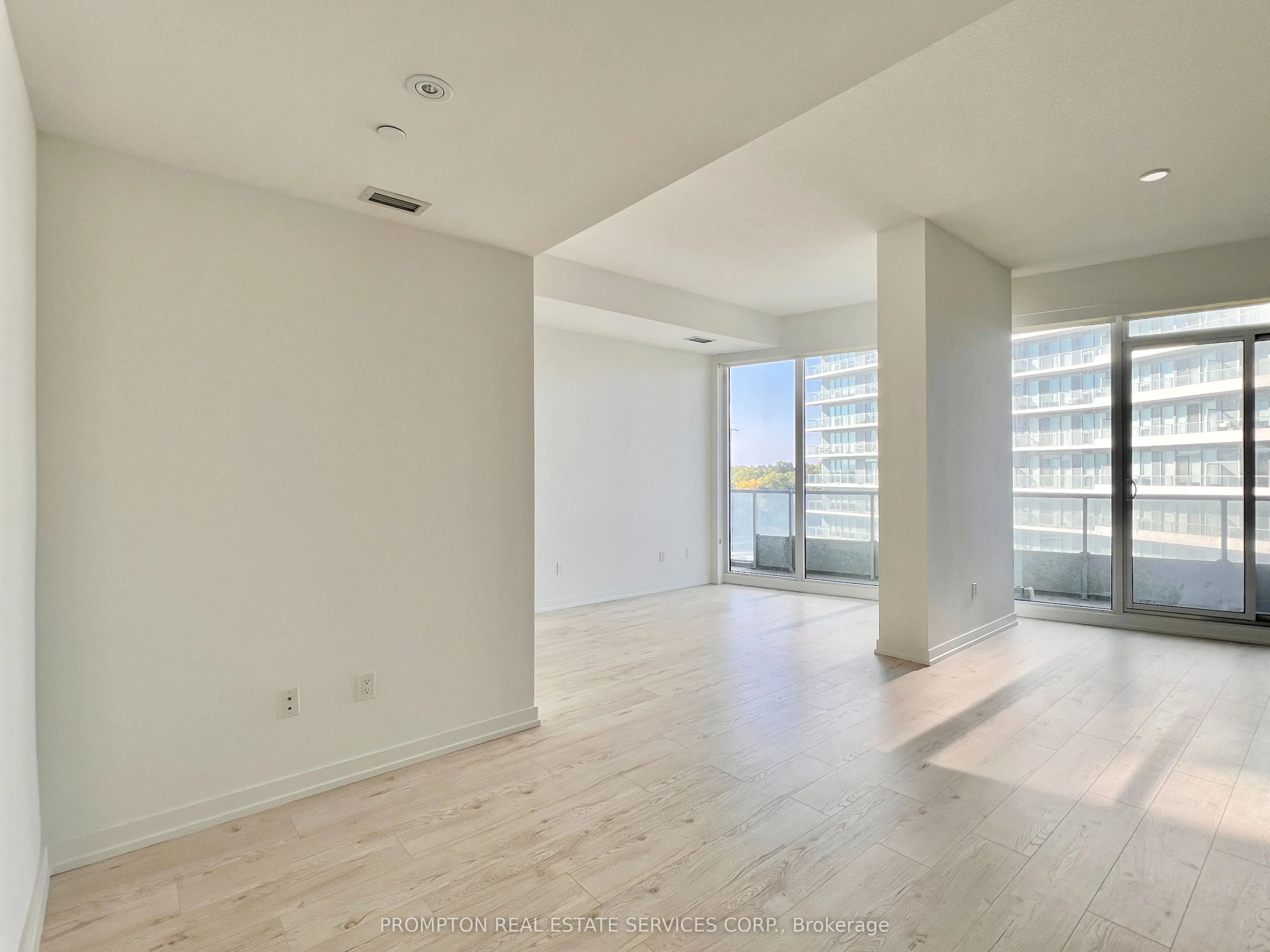 117 McMahon Drive, #907
