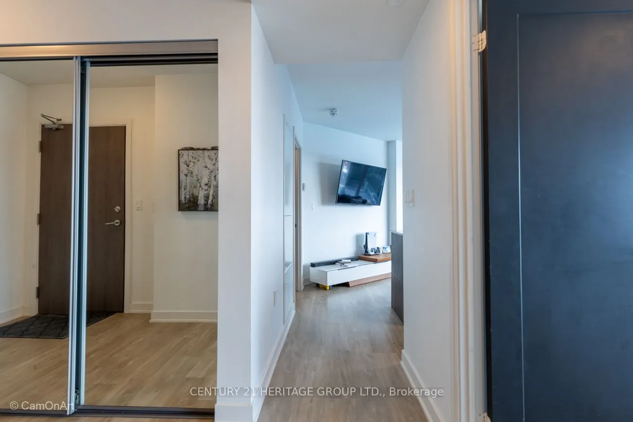 27 Bathurst Street, #1001