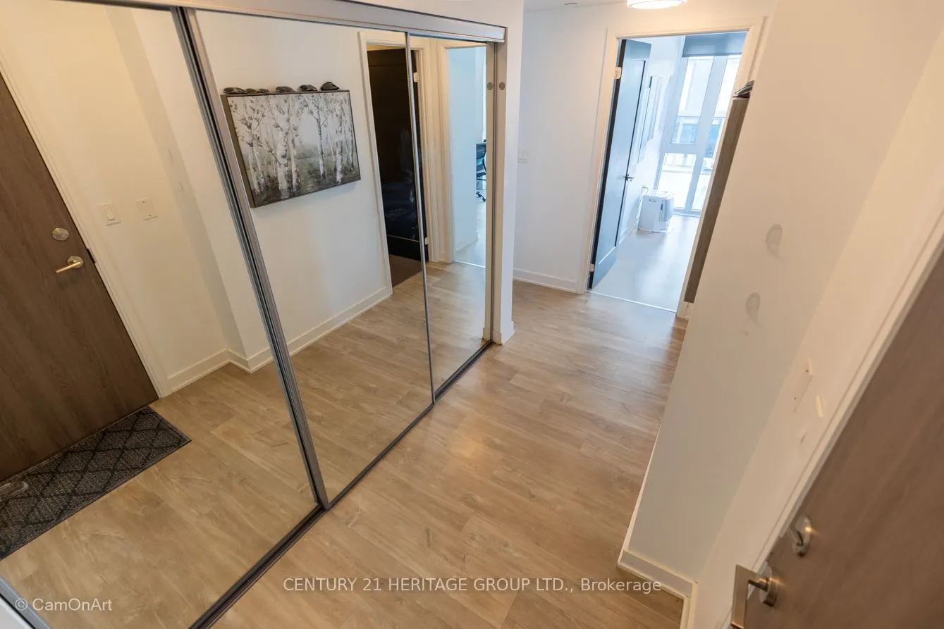27 Bathurst Street, #1001