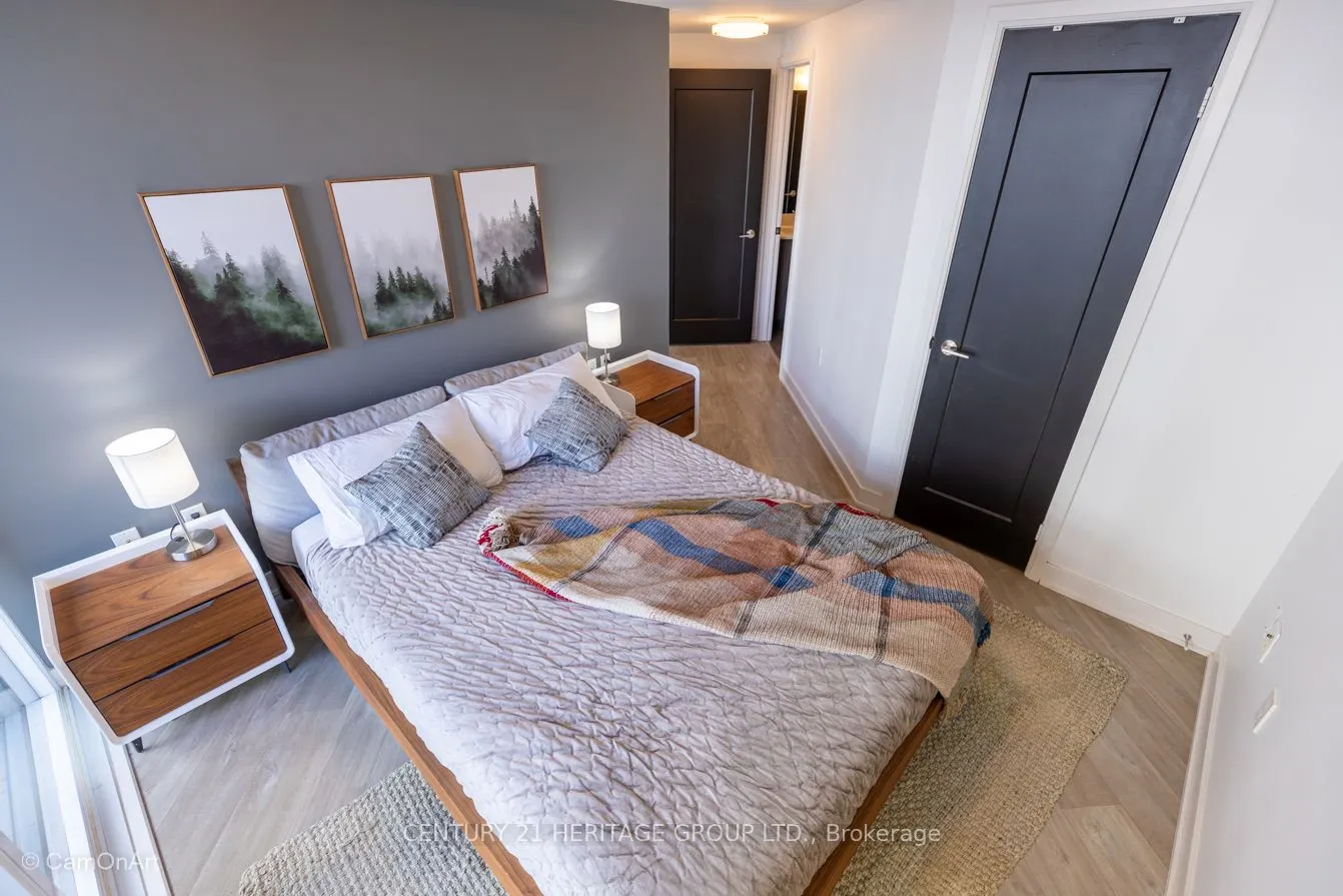 27 Bathurst Street, #1001
