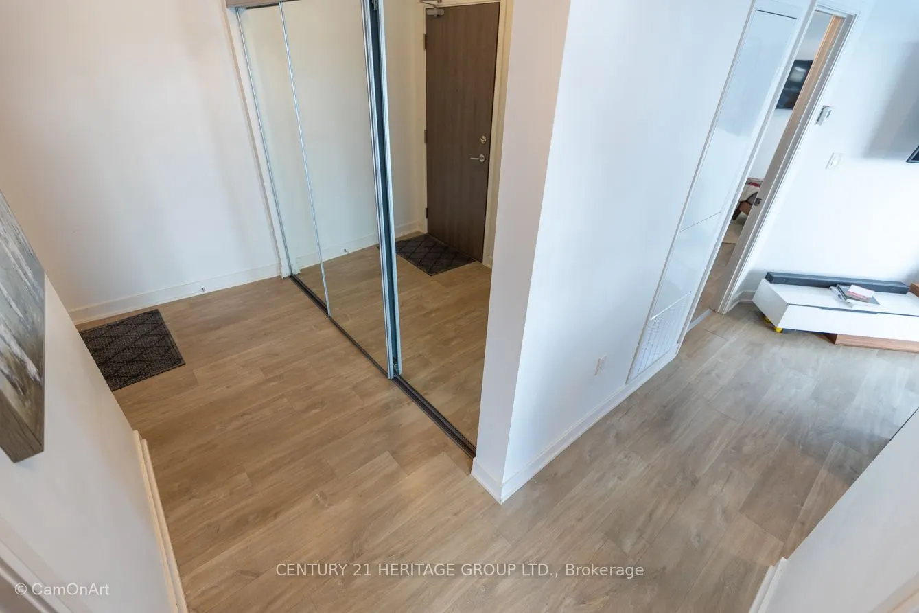 27 Bathurst Street, #1001