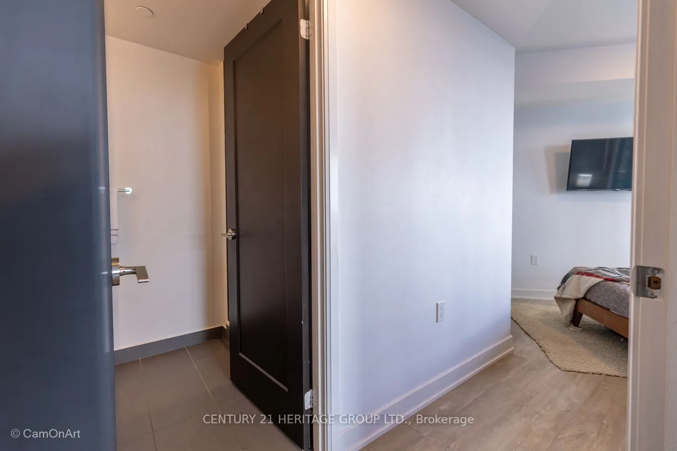27 Bathurst Street, #1001