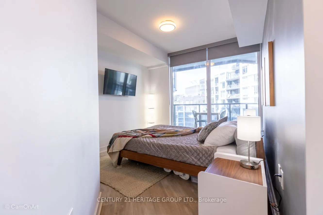 27 Bathurst Street, #1001