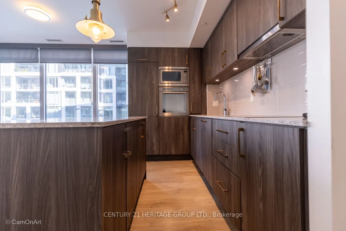 27 Bathurst Street, #1001