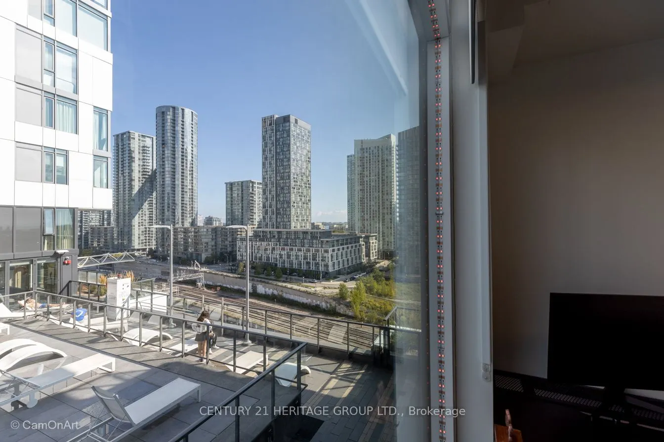 27 Bathurst Street, #1001