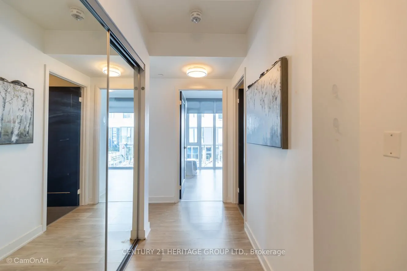 27 Bathurst Street, #1001