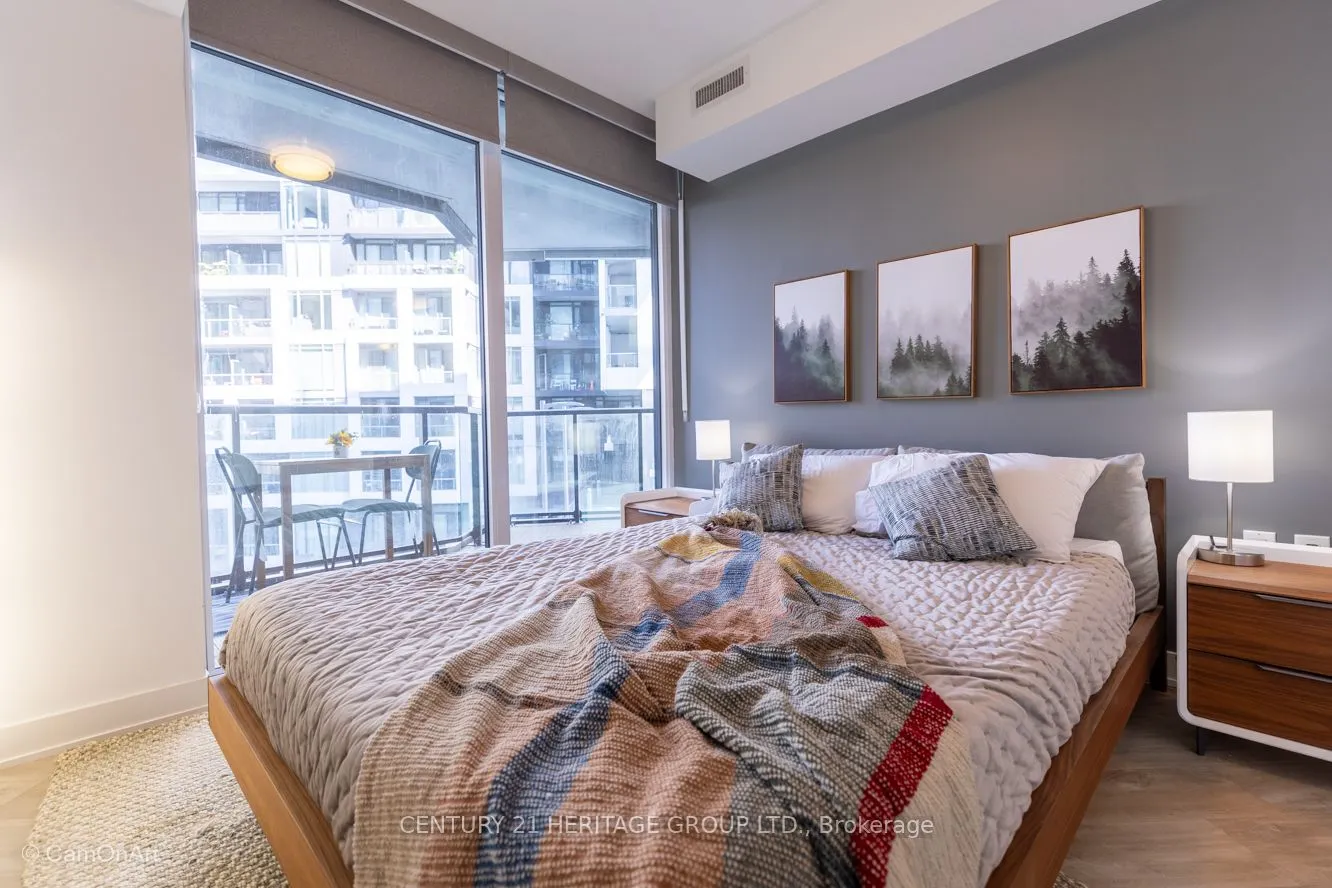 27 Bathurst Street, #1001