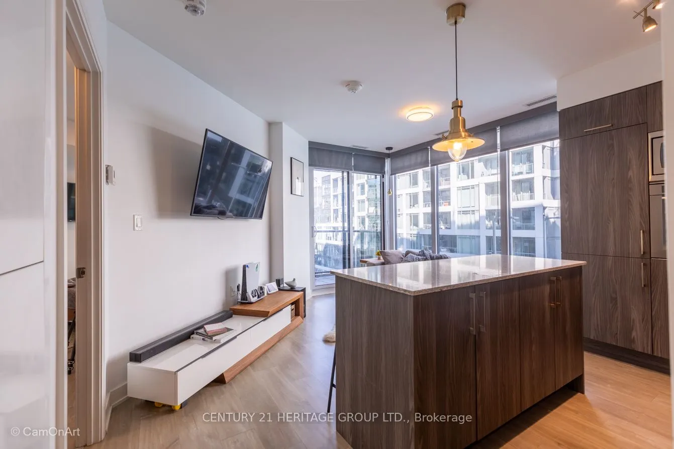 27 Bathurst Street, #1001