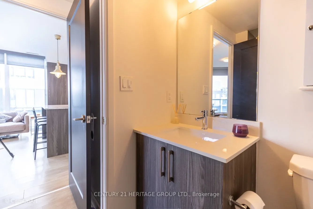 27 Bathurst Street, #1001