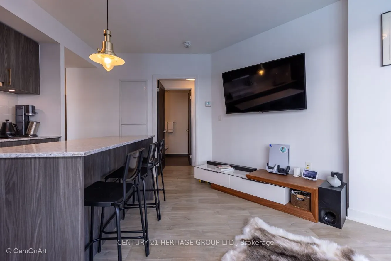 27 Bathurst Street, #1001