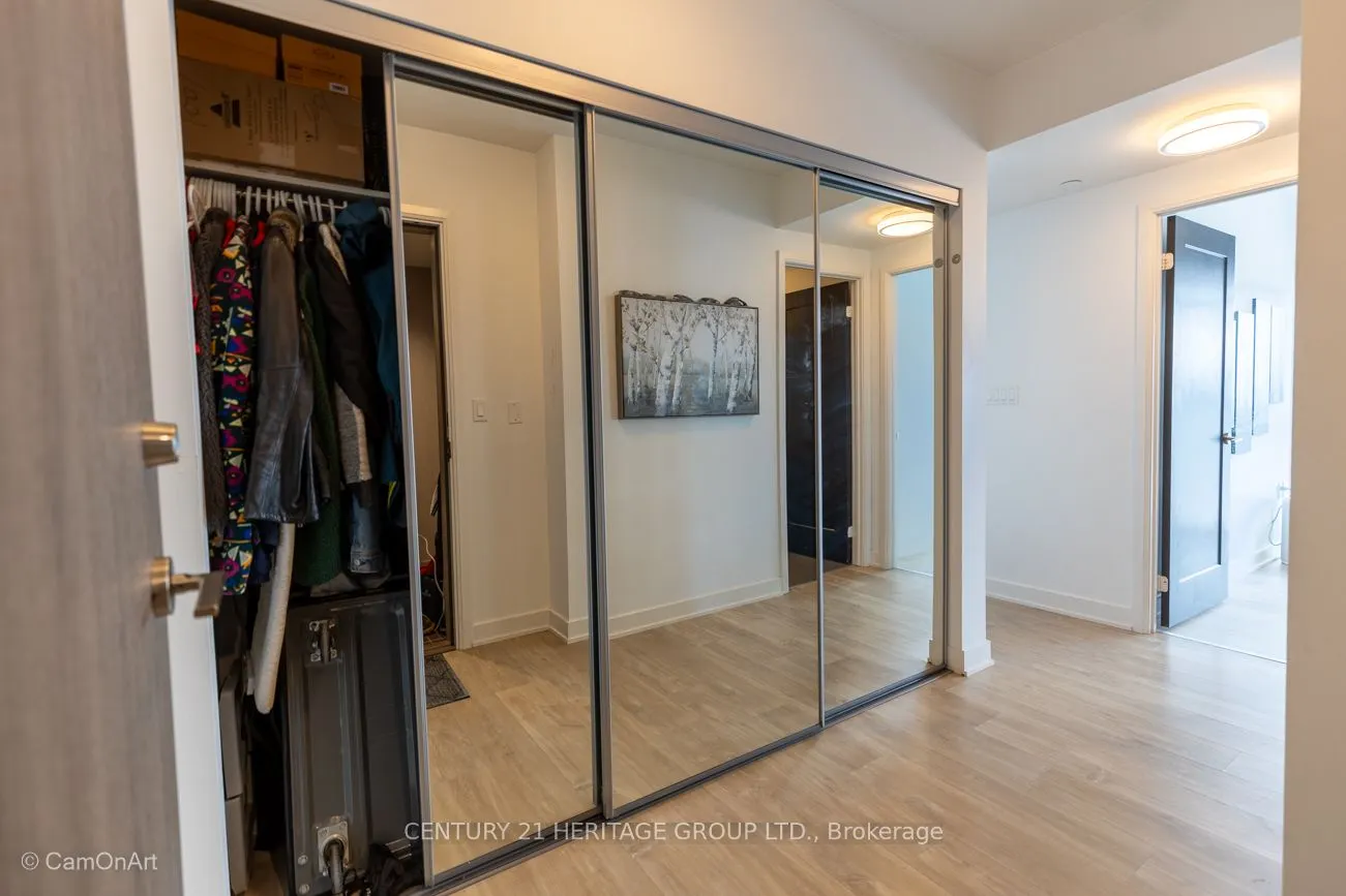 27 Bathurst Street, #1001