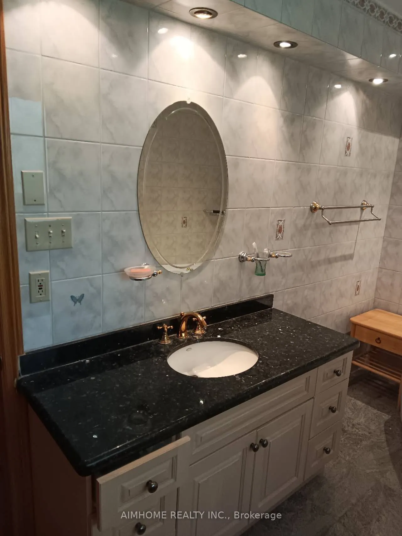 16 Wellesbourne Crescent, #Room1
