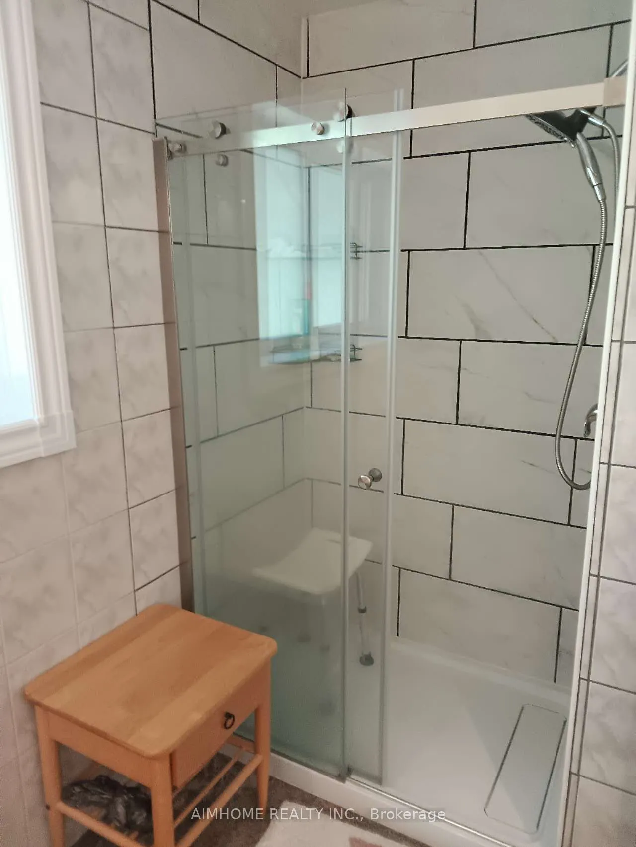 16 Wellesbourne Crescent, #Room1