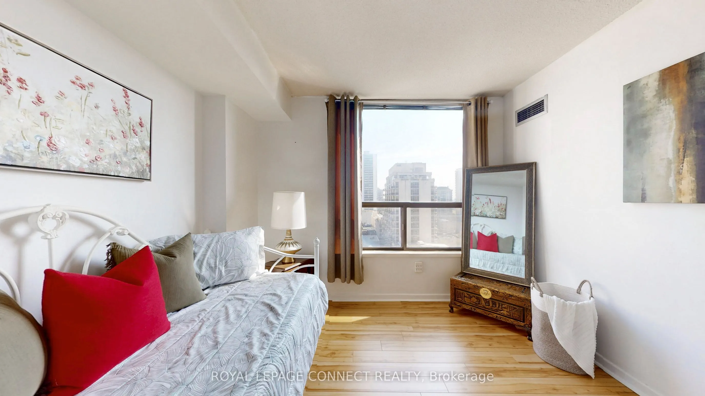 47 St Clair Avenue W, #1002