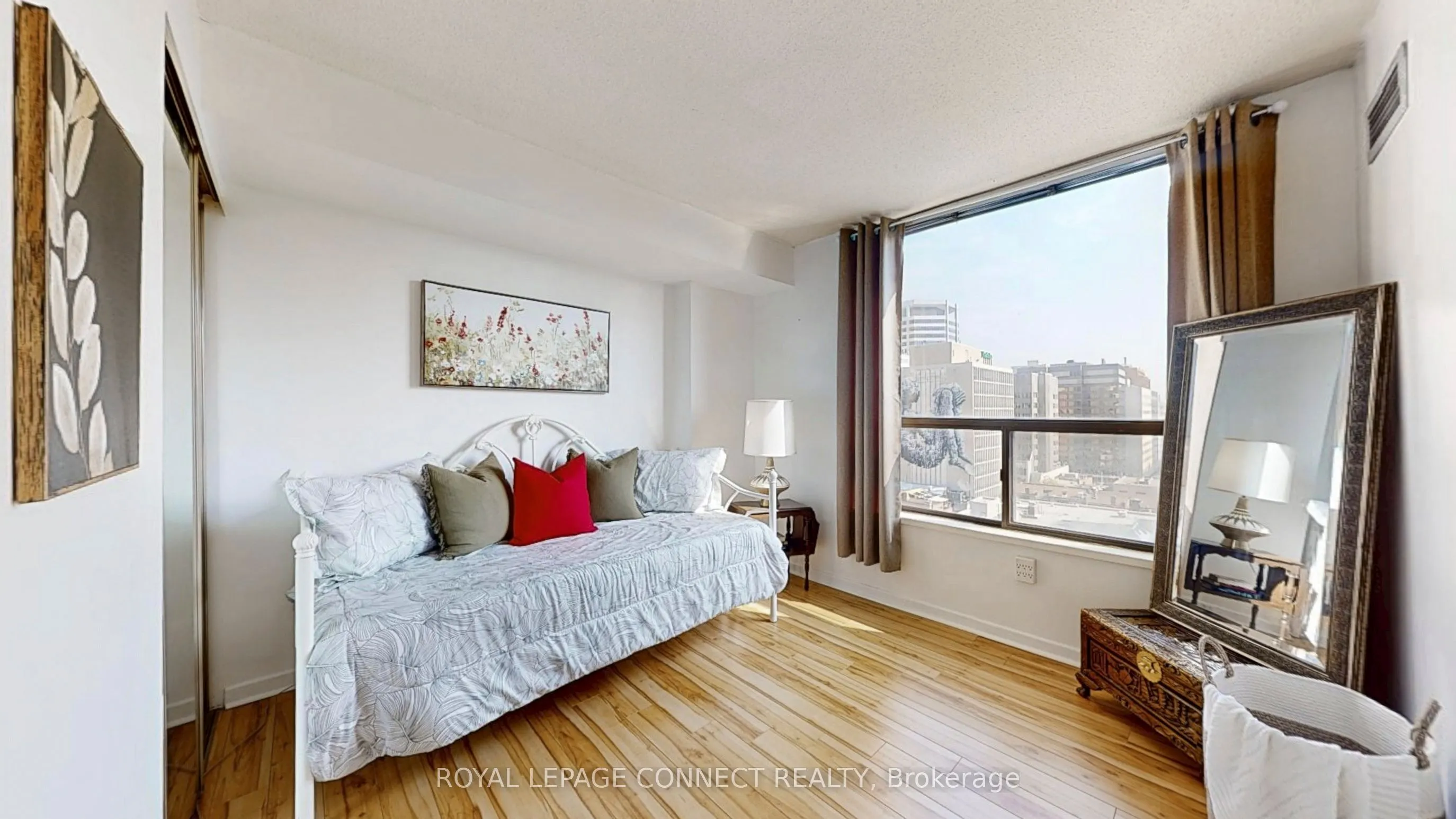 47 St Clair Avenue W, #1002