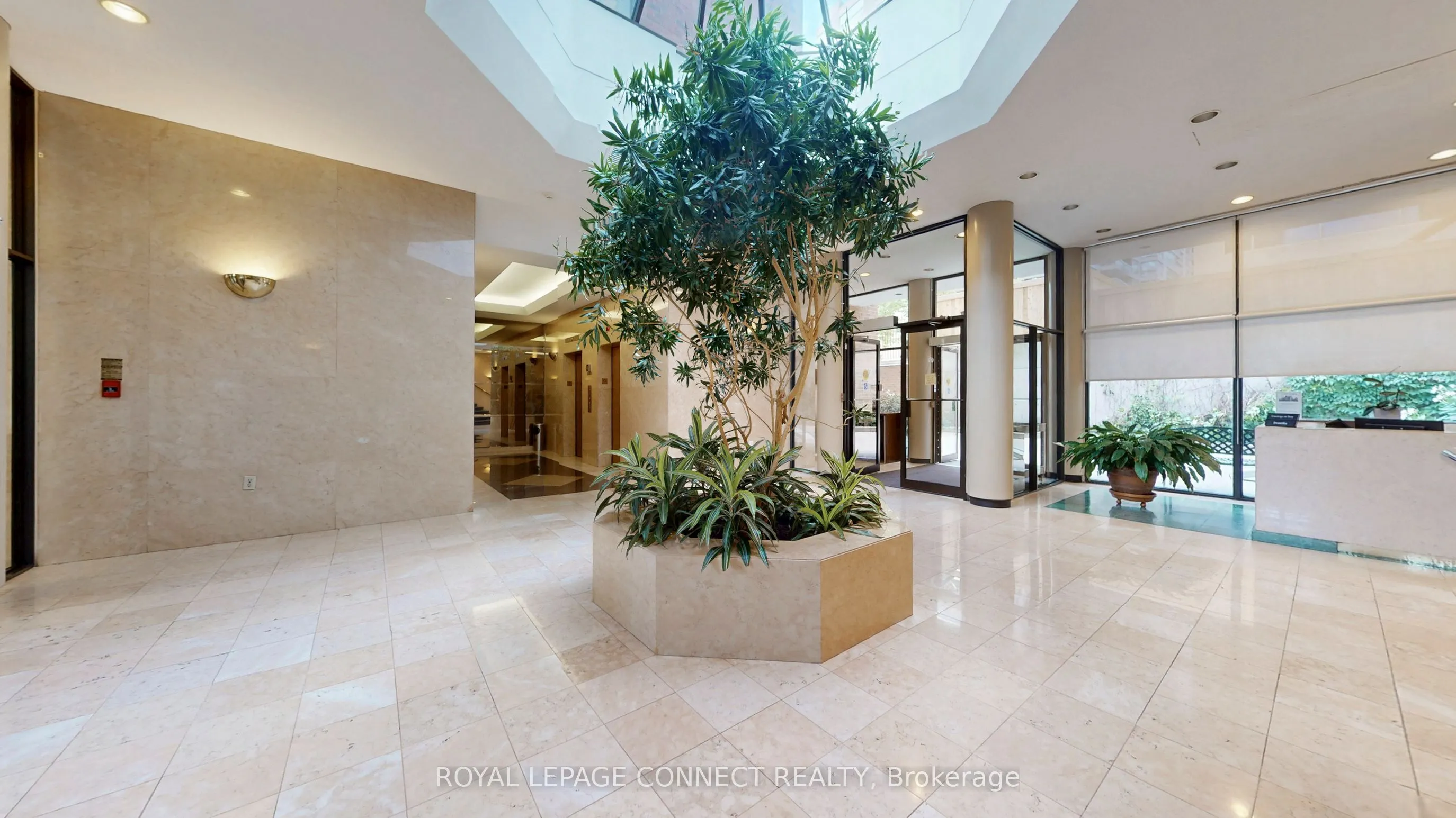 47 St Clair Avenue W, #1002