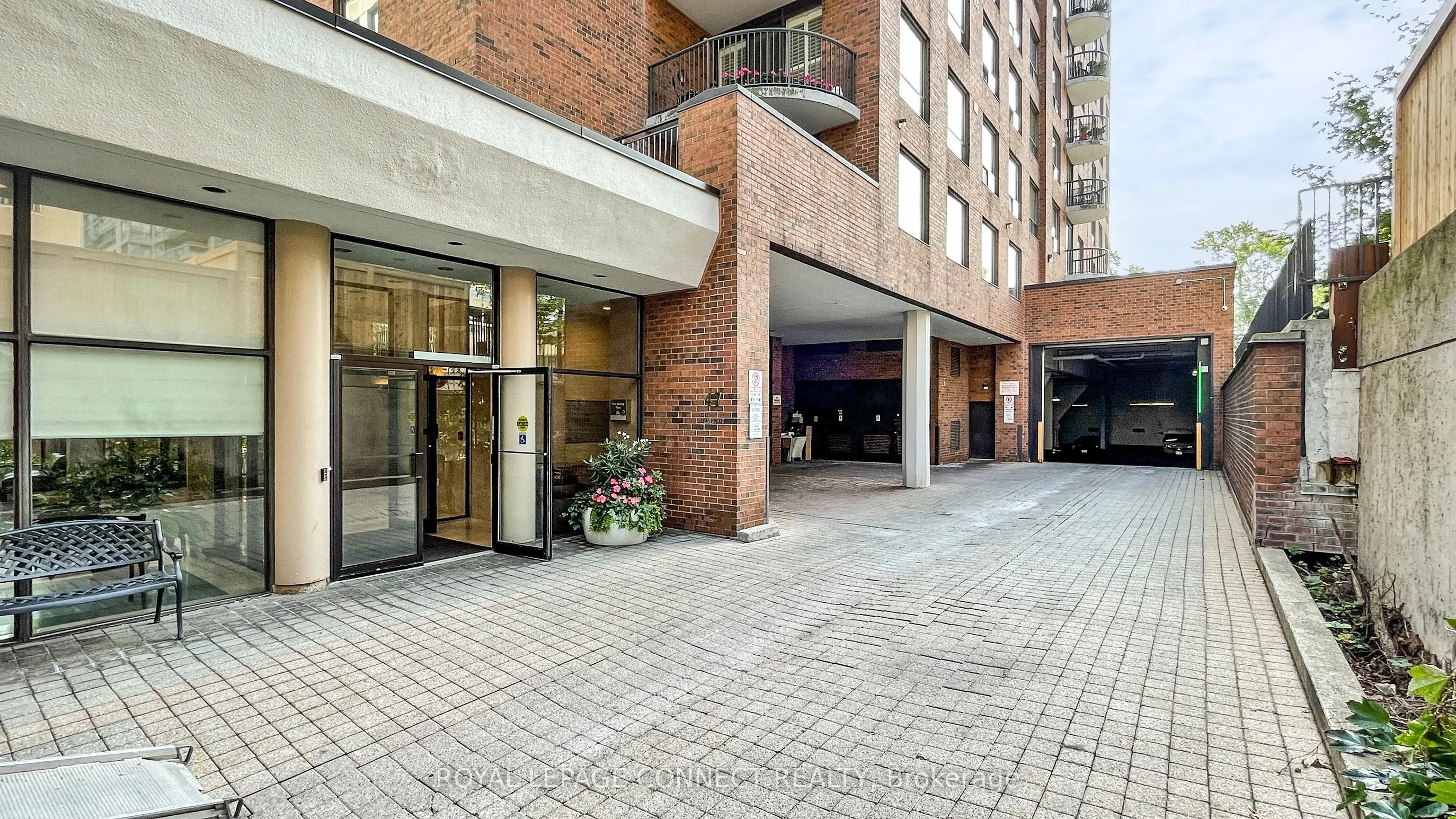 47 St Clair Avenue W, #1002
