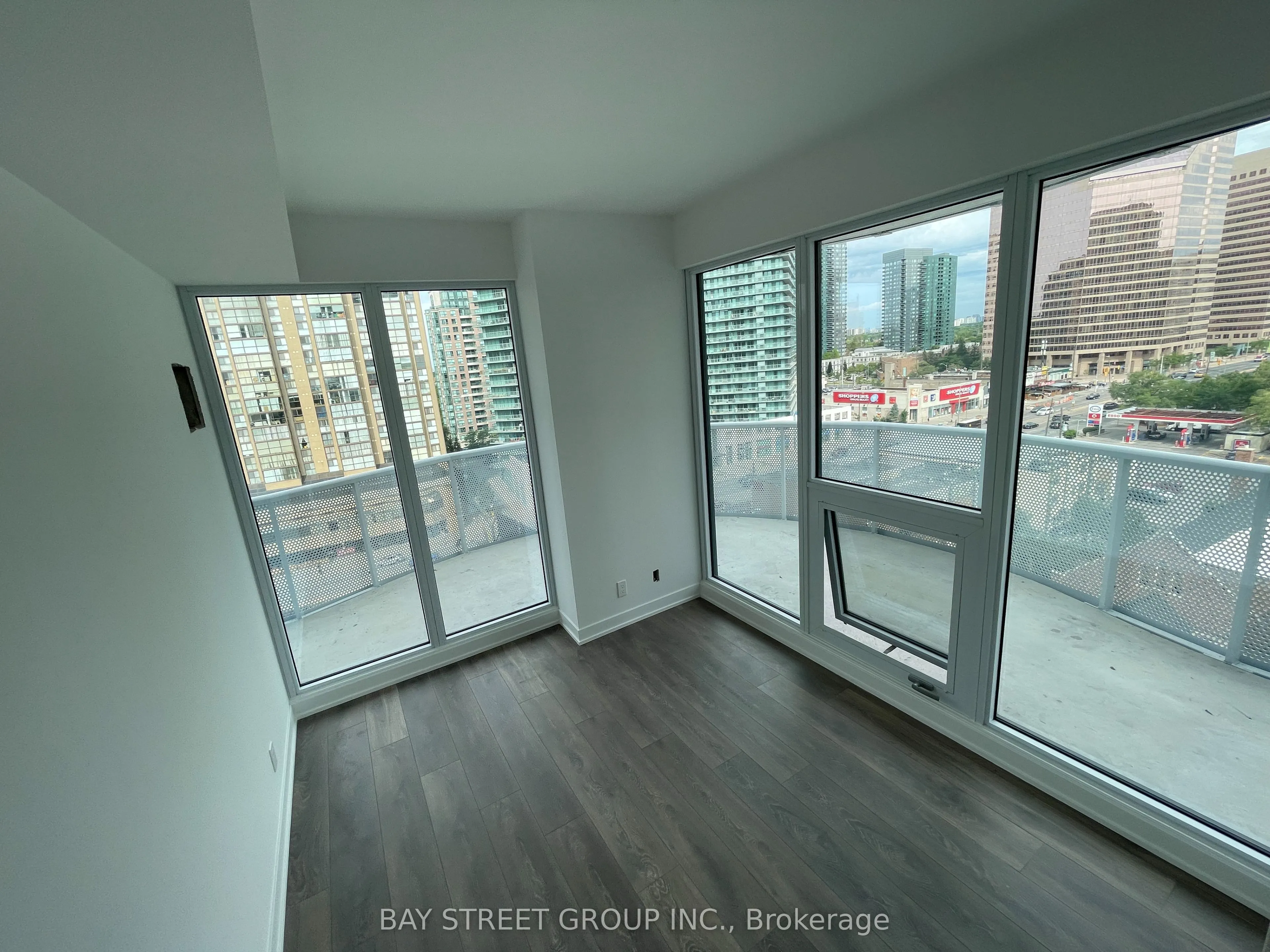 15 Holmes Avenue, #904