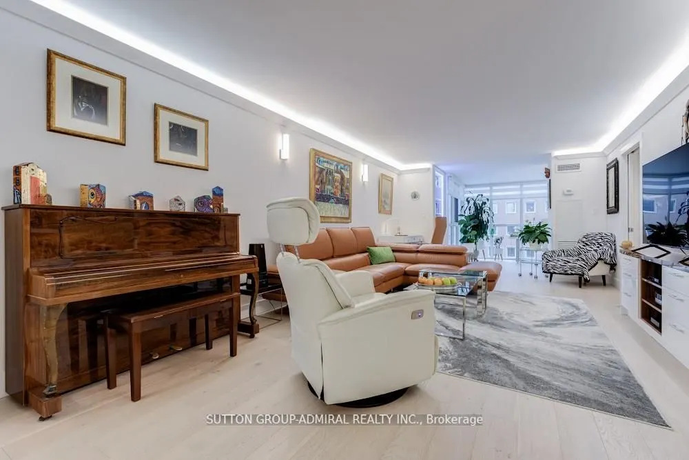 278 Bloor Street E, #805