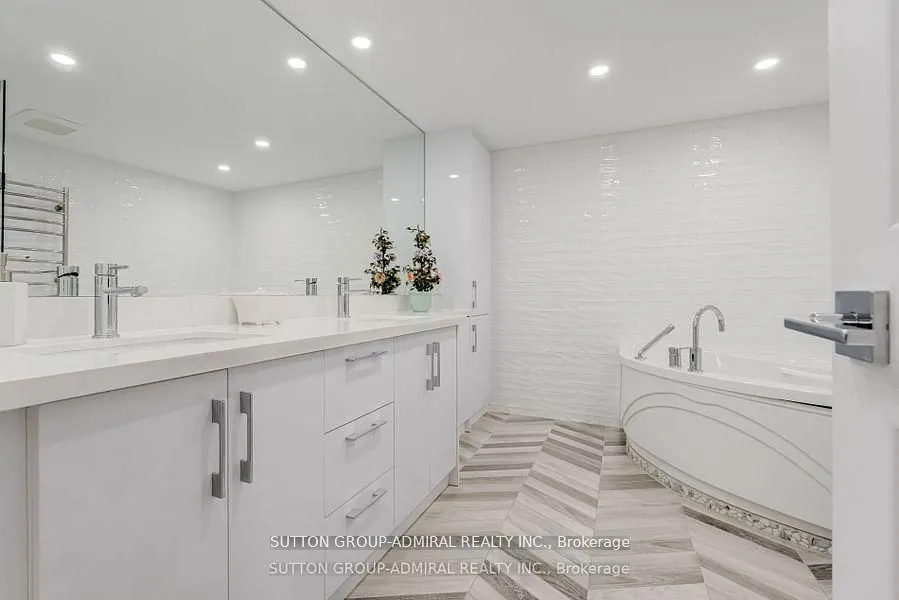 278 Bloor Street E, #805