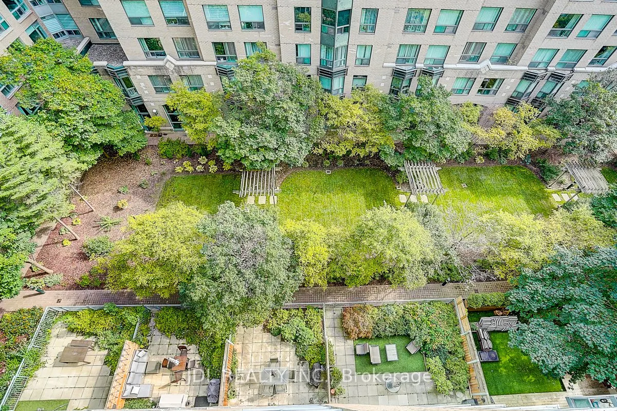 109 Front Street E, #823