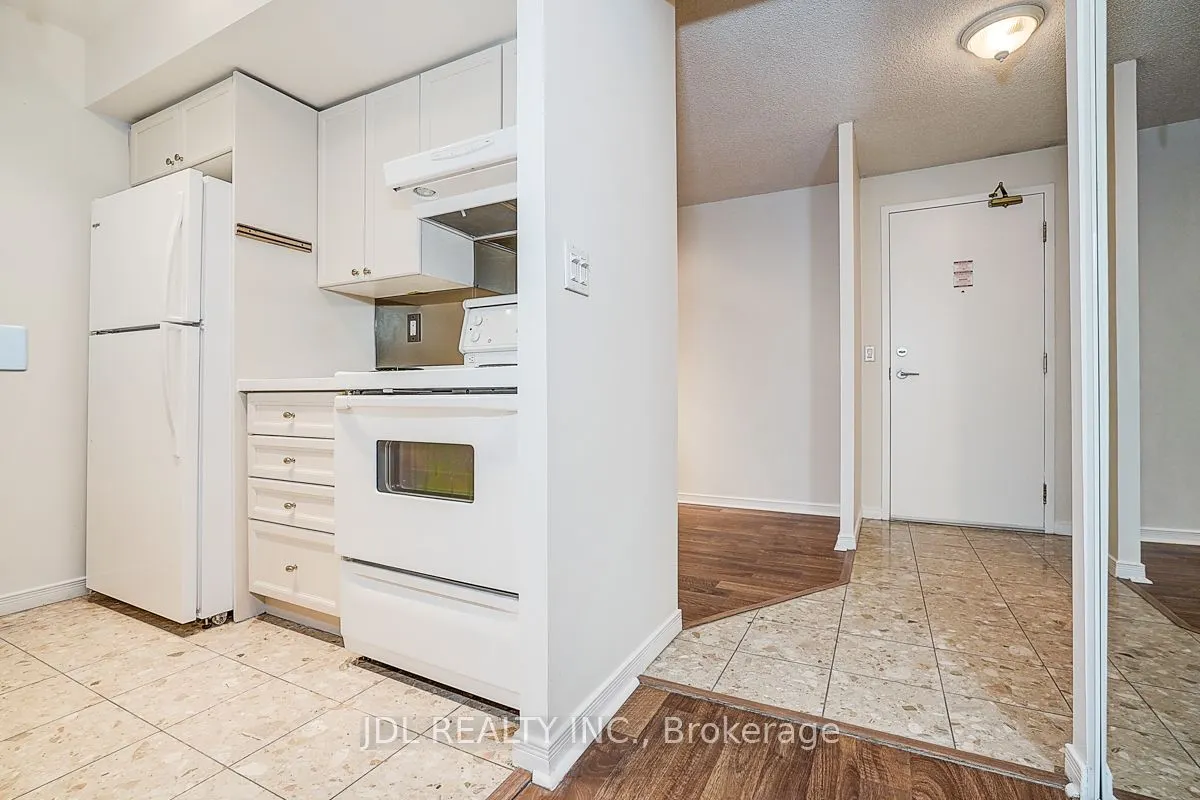 109 Front Street E, #823