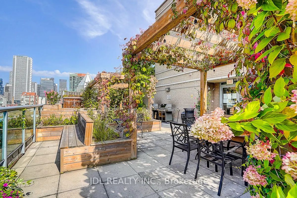 109 Front Street E, #823