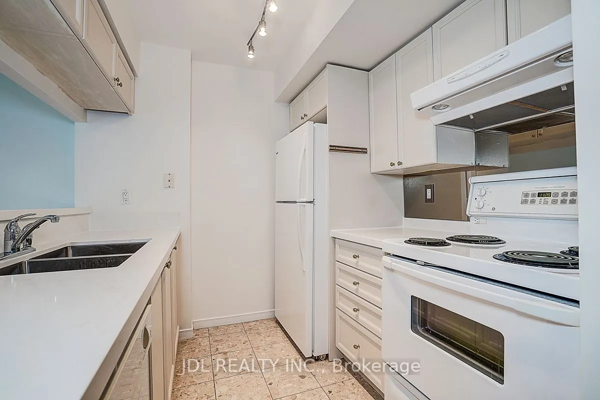 109 Front Street E, #823