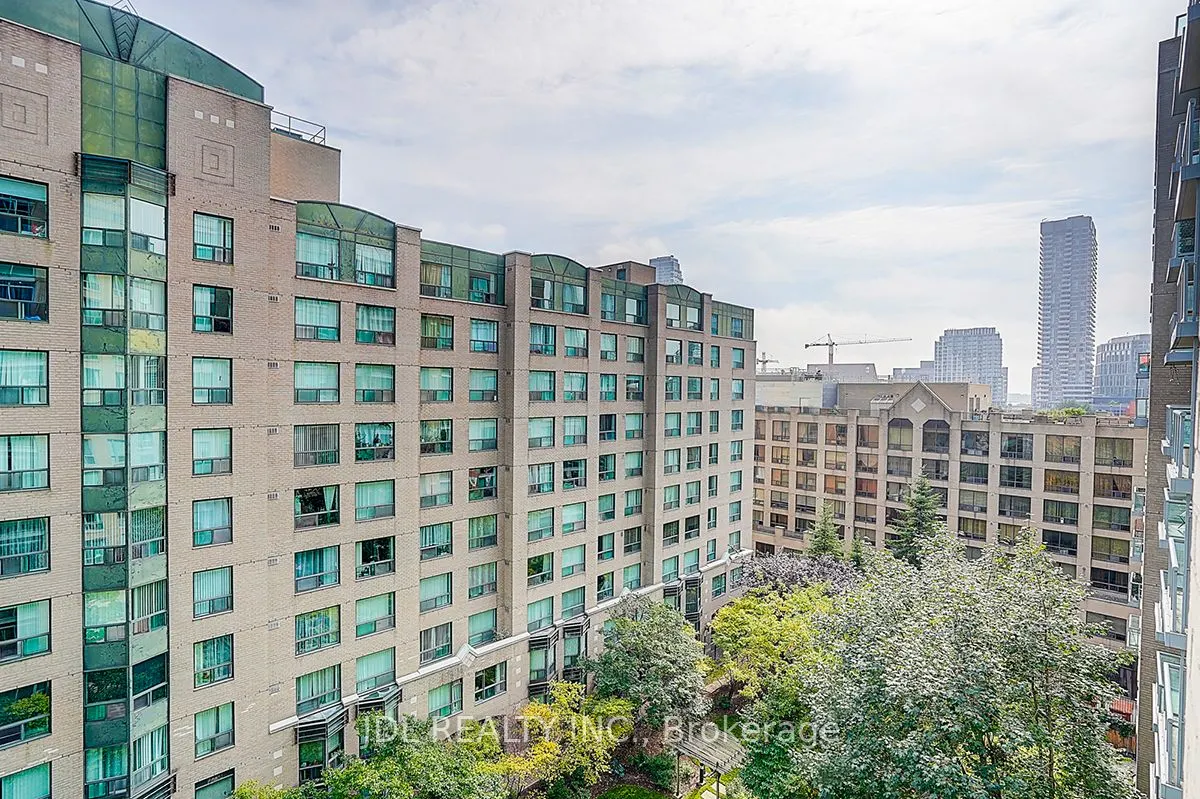 109 Front Street E, #823