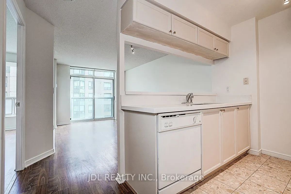 109 Front Street E, #823