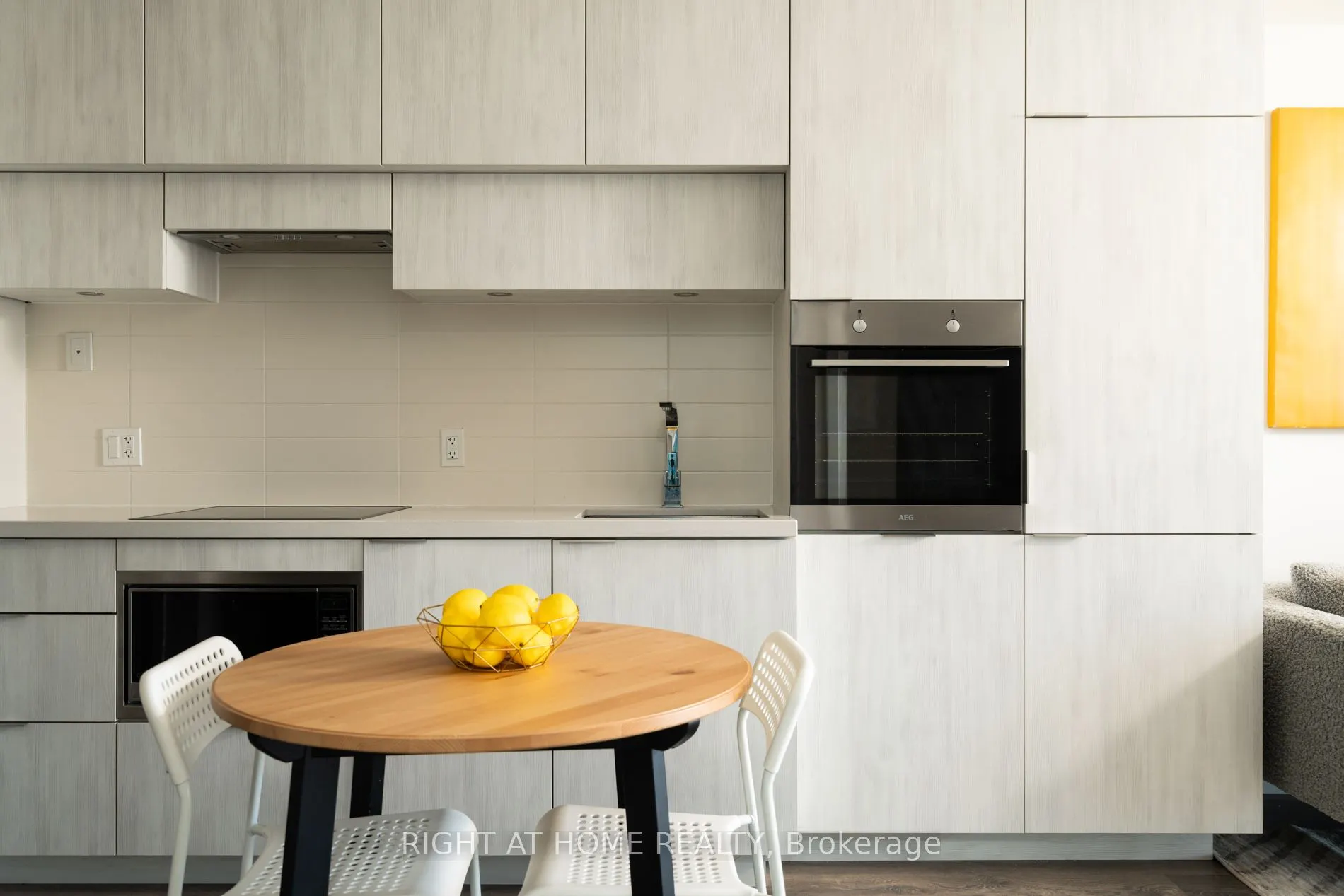 8 Eglinton Avenue E, #5703