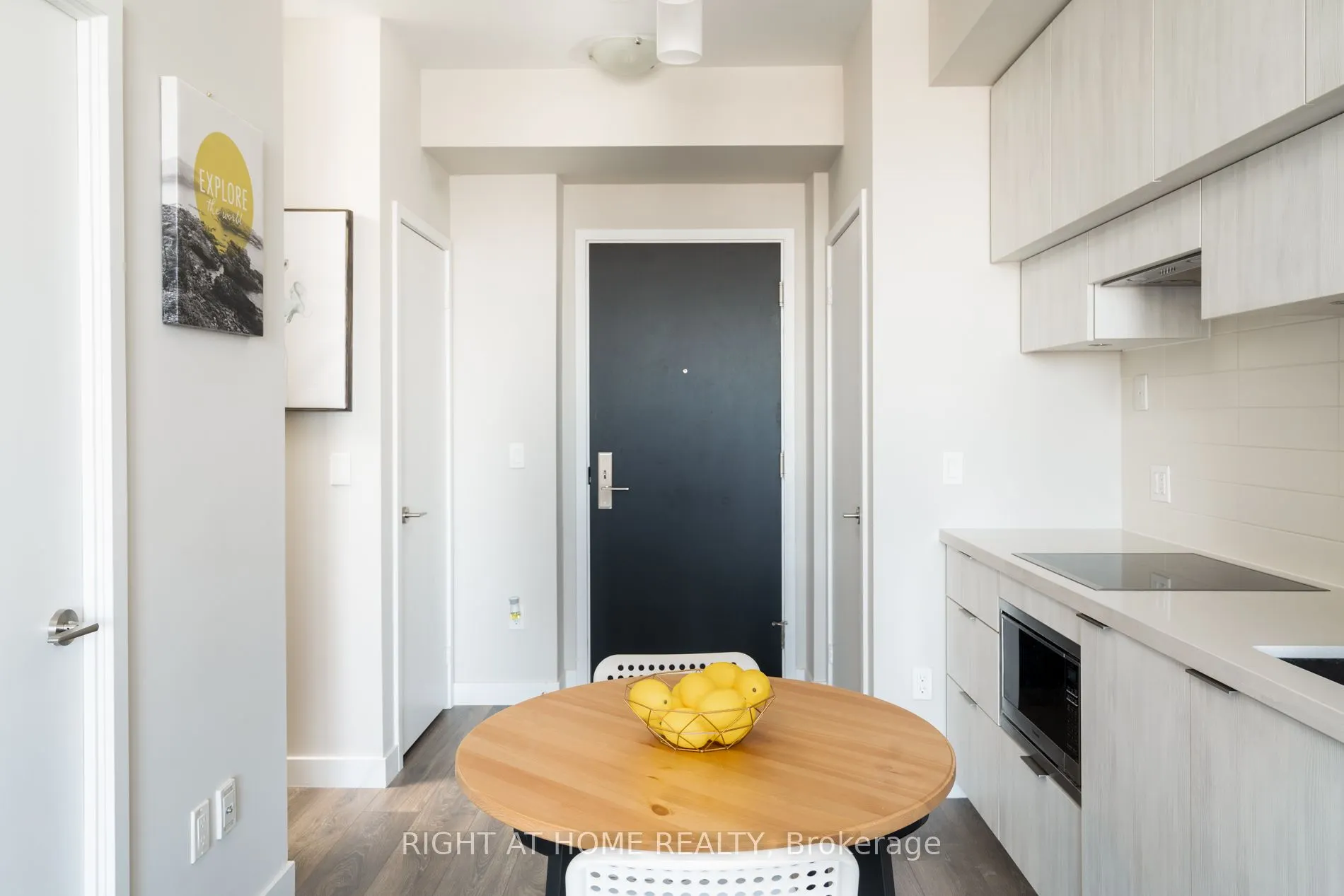 8 Eglinton Avenue E, #5703