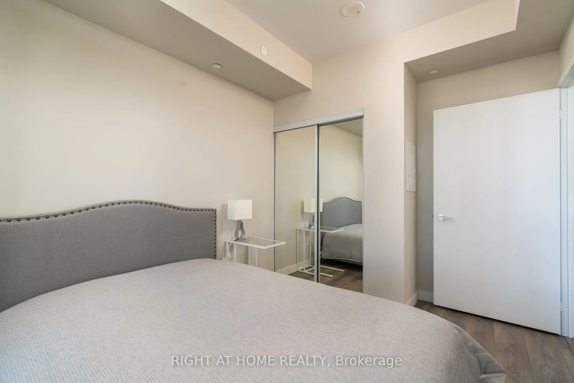 8 Eglinton Avenue E, #5703