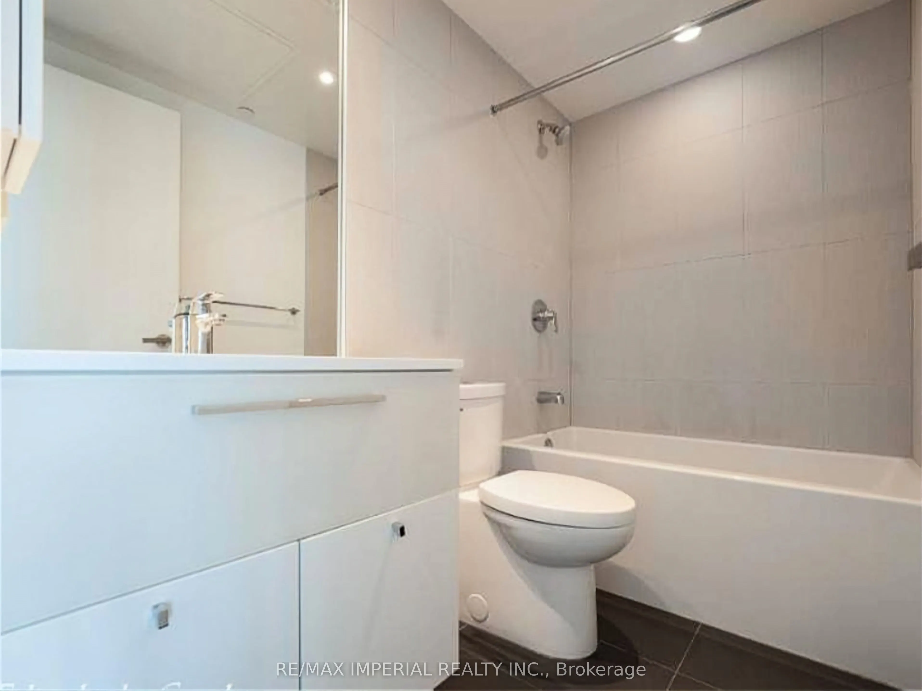 15 Grenville Street, #907