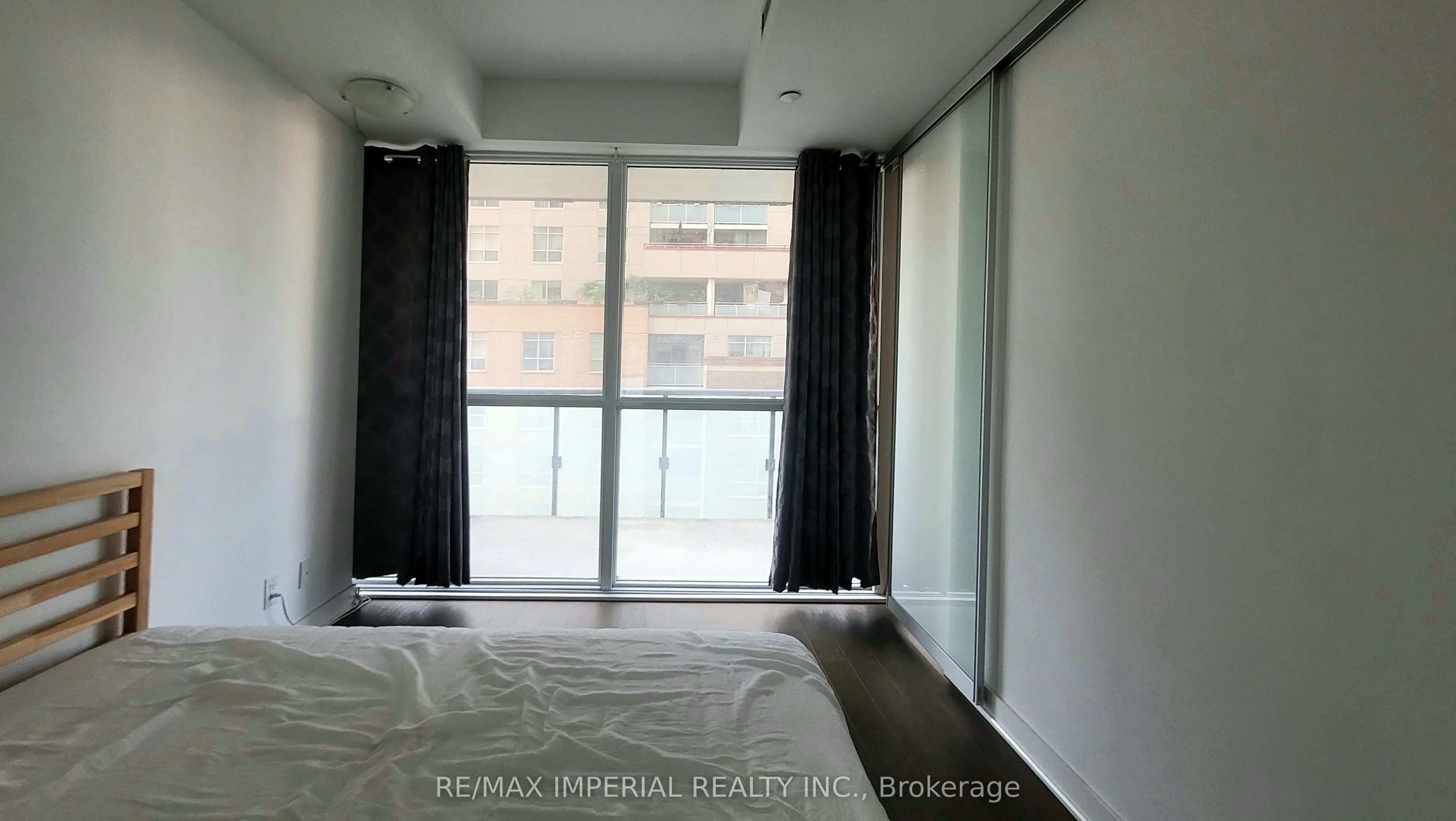 15 Grenville Street, #907