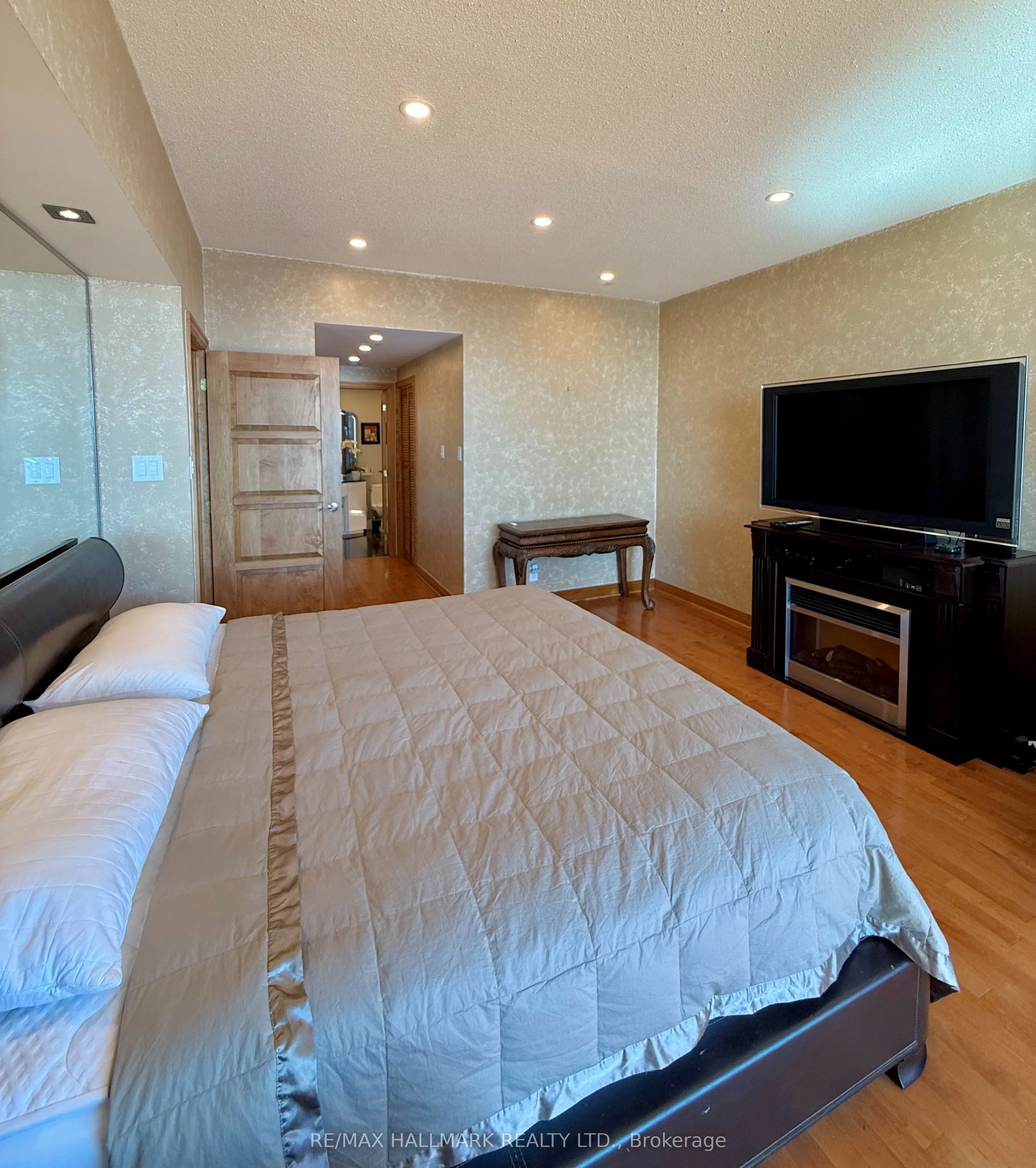 10 Queens Quay W, #PH11