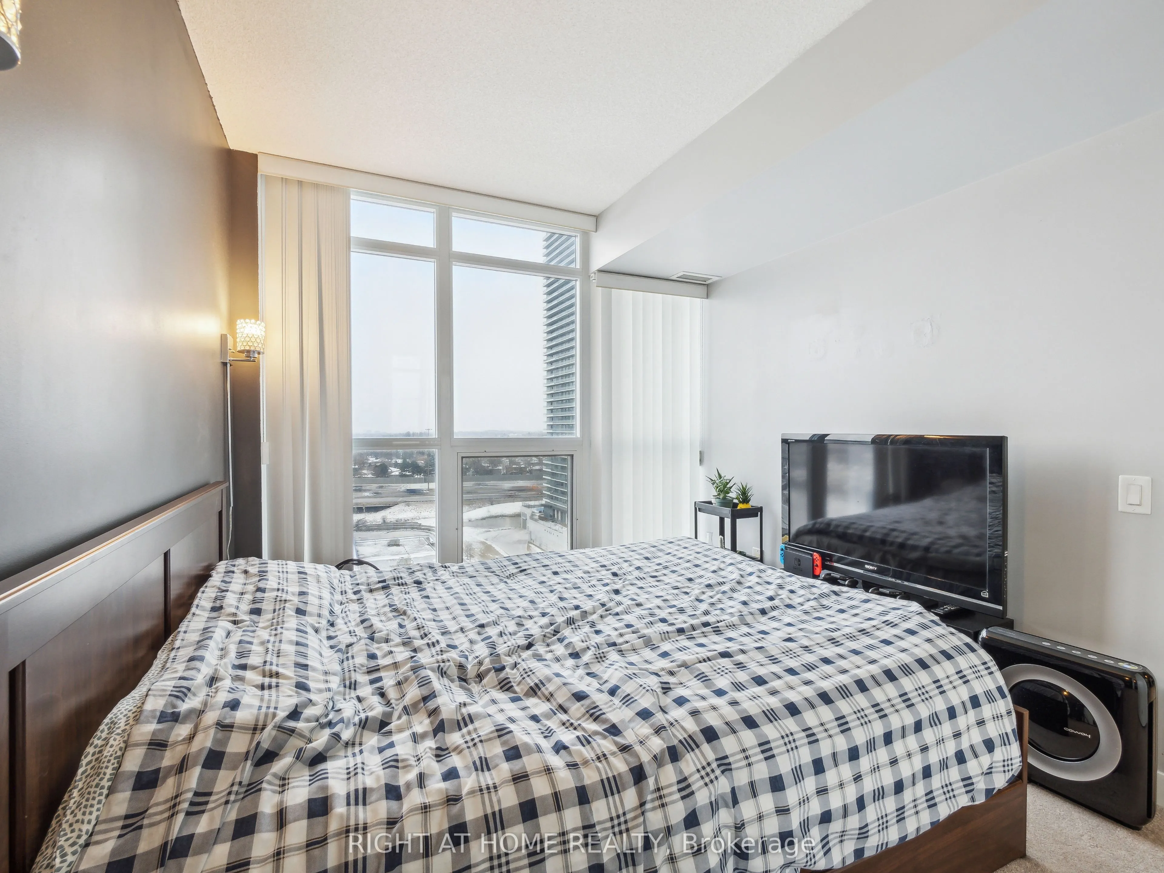 19 Singer Court, #1701B