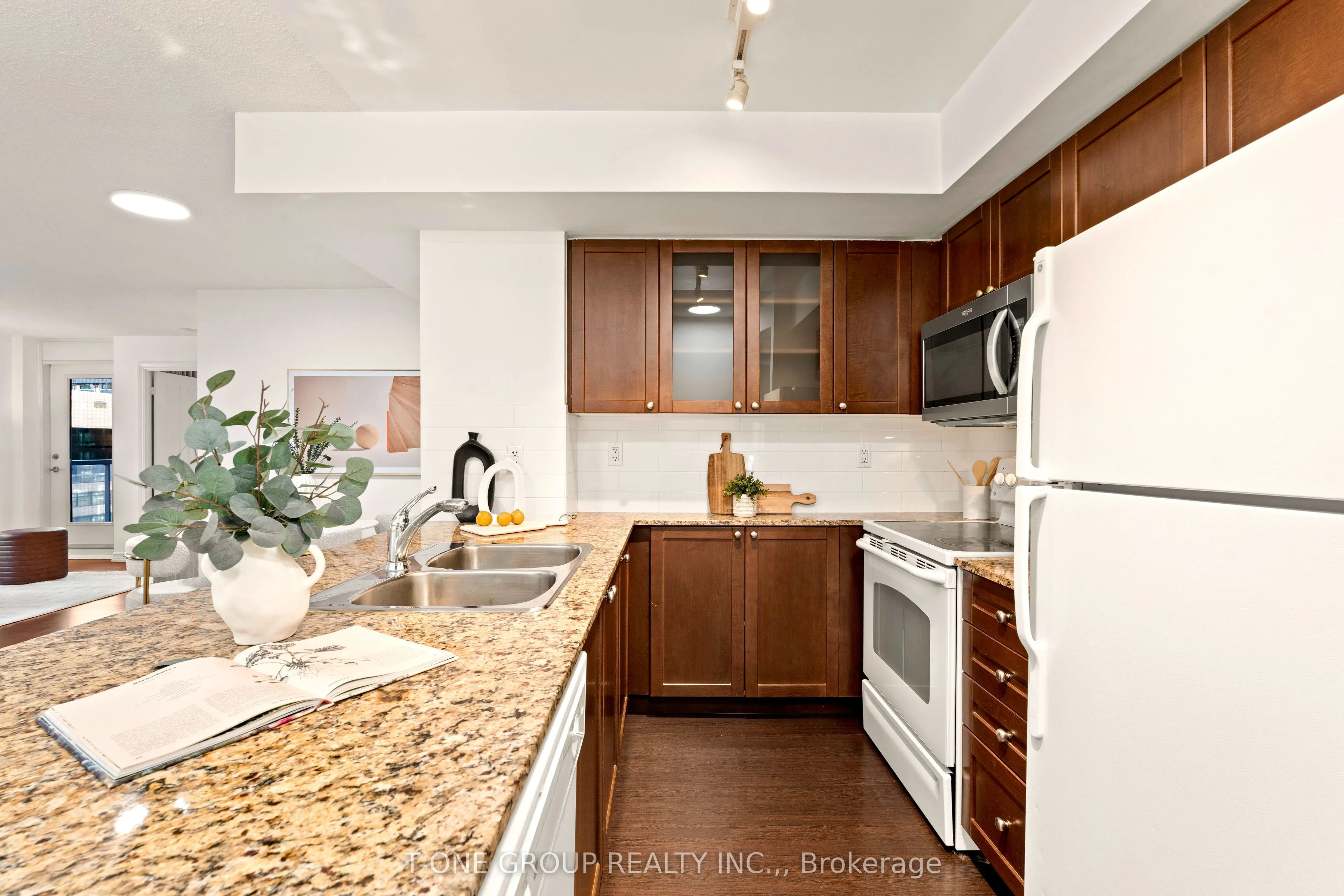 761 Bay Street, #605