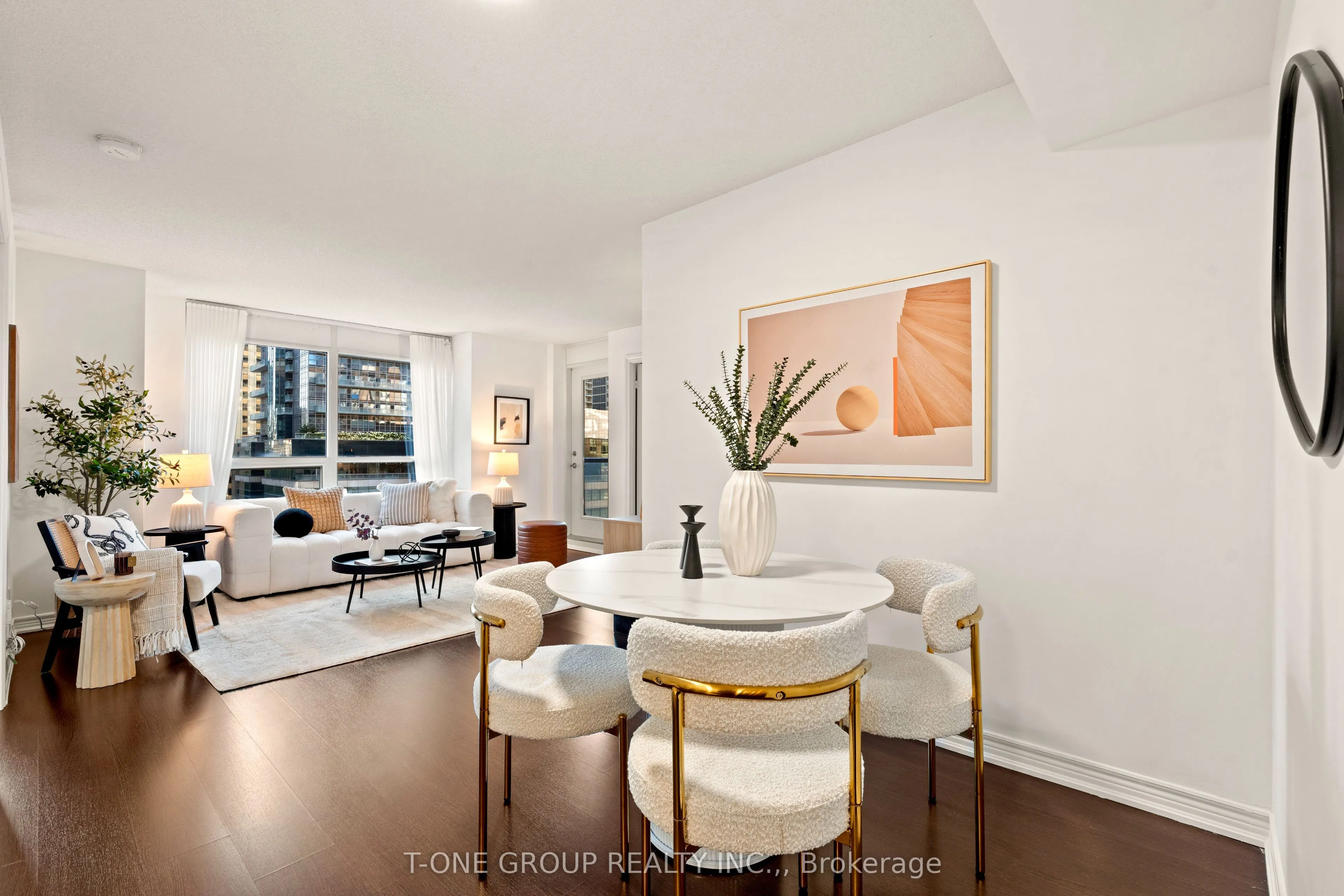 761 Bay Street, #605