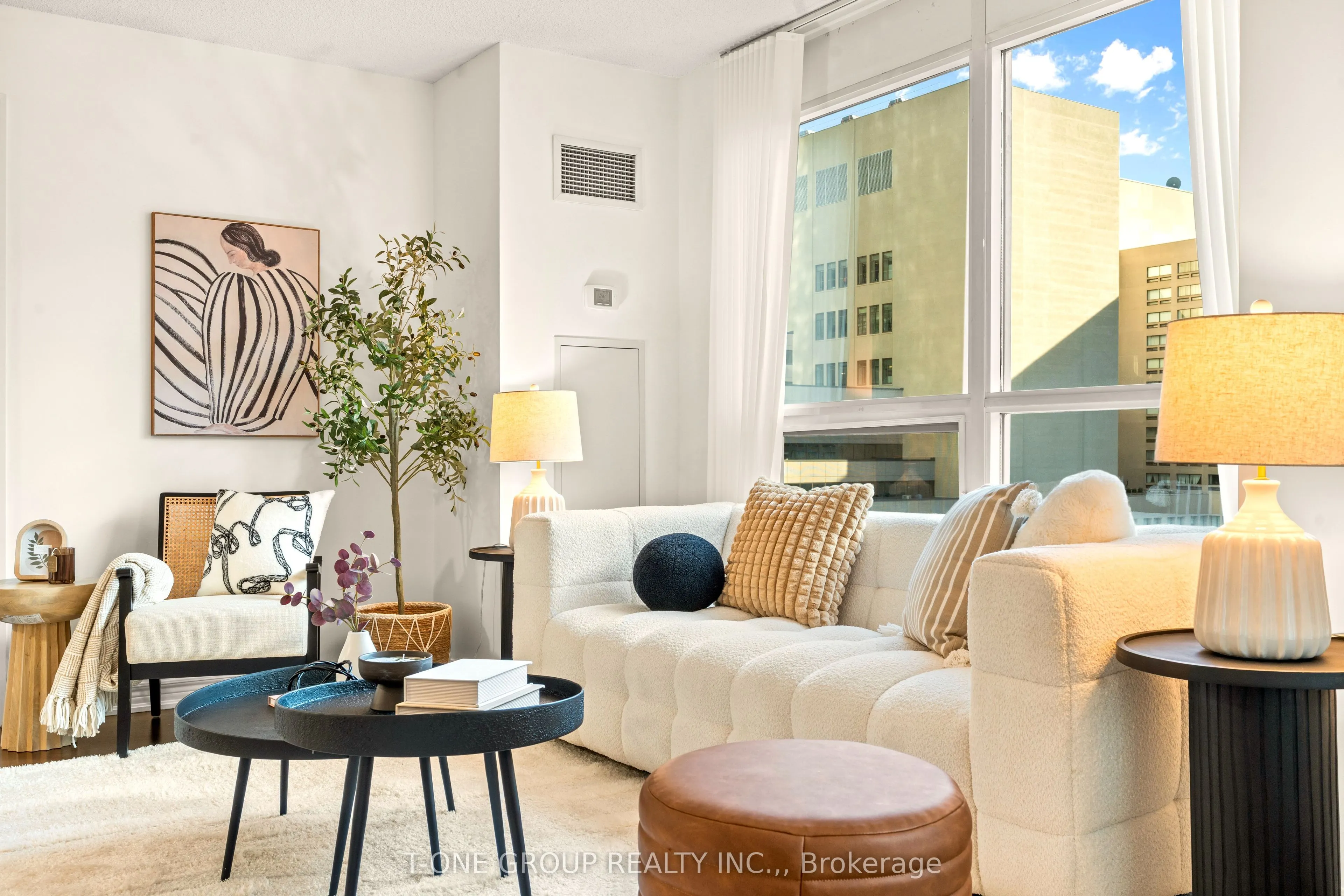 761 Bay Street, #605