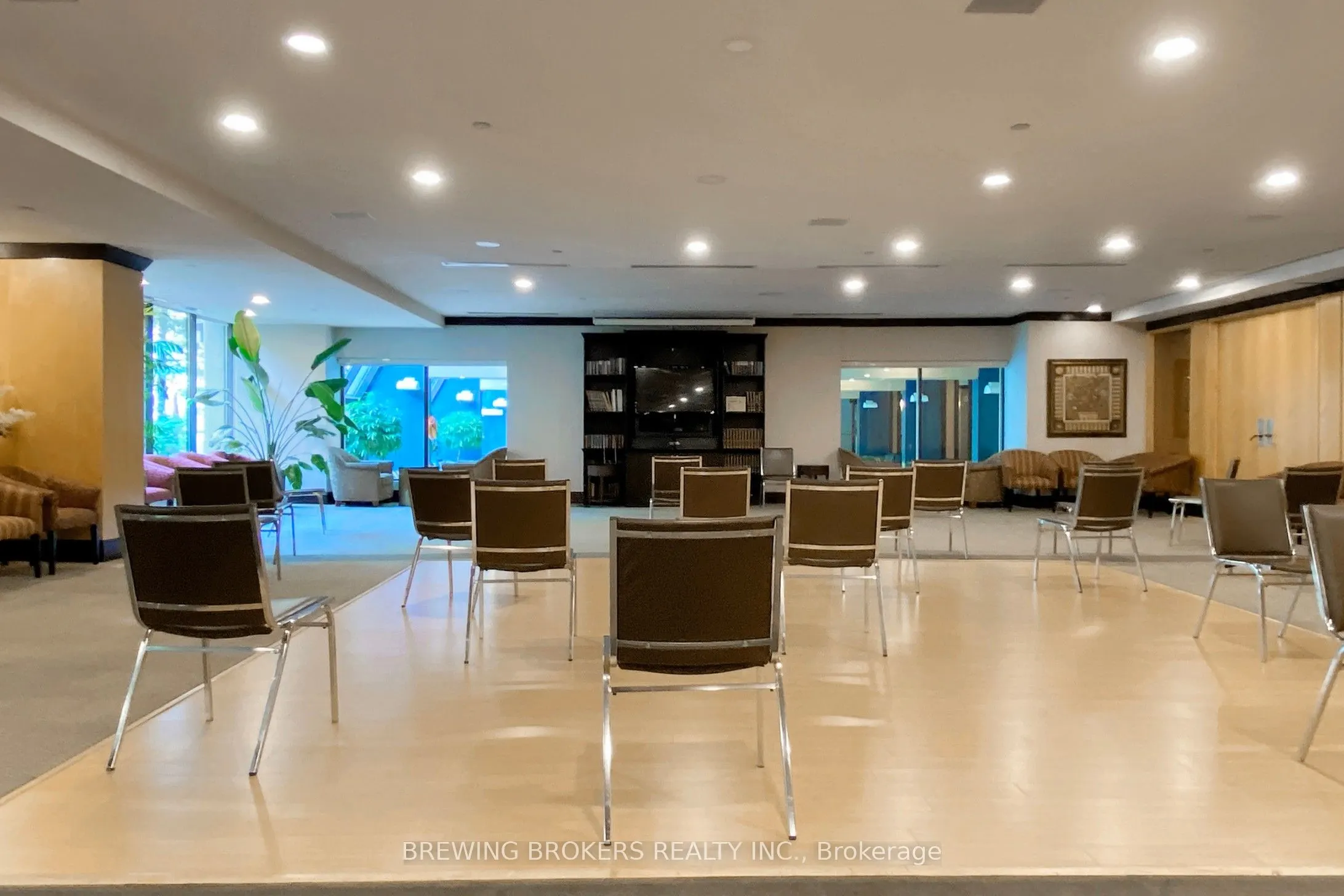 85 Skymark Drive, #501