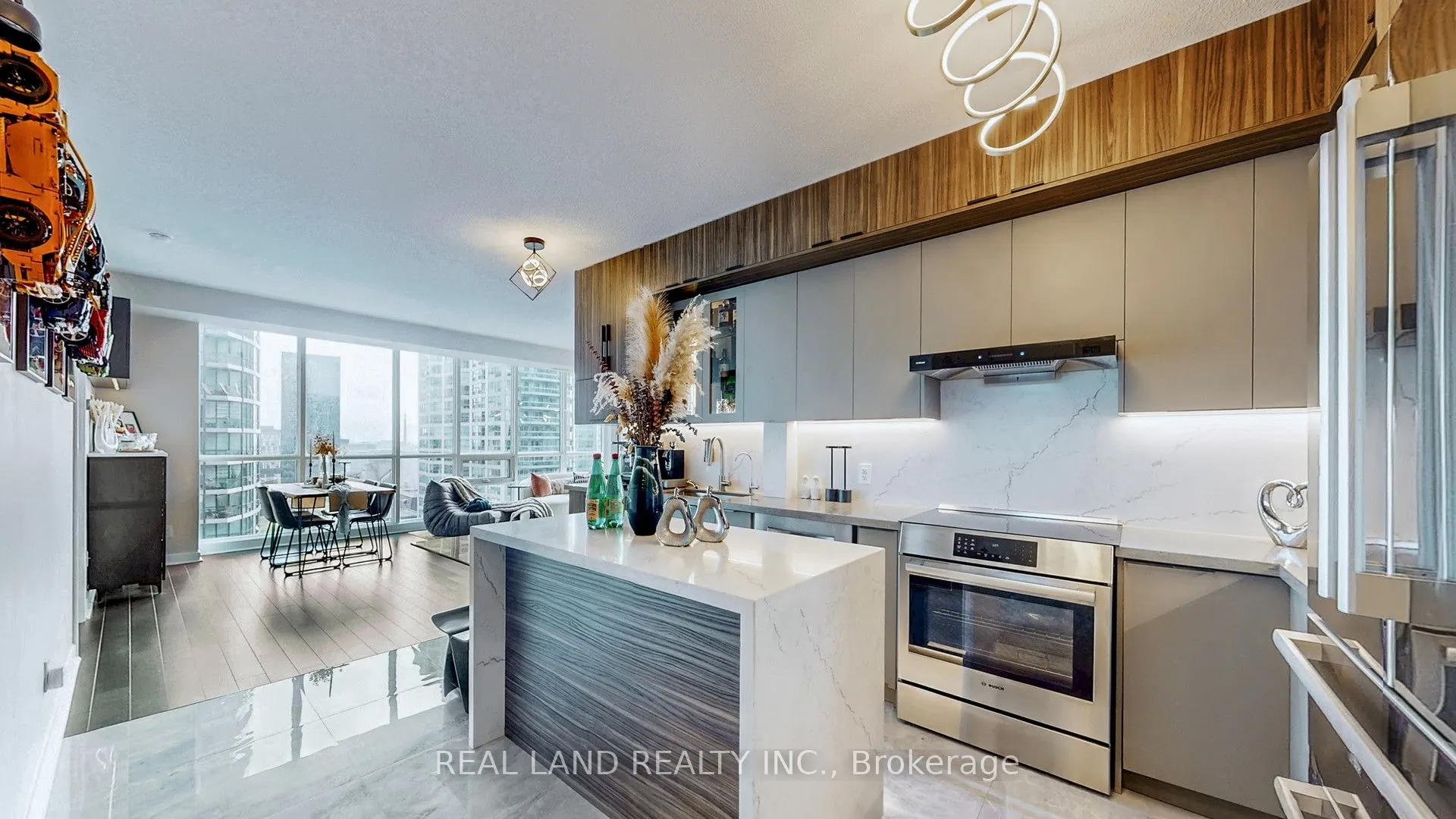 33 Bay Street, #1908