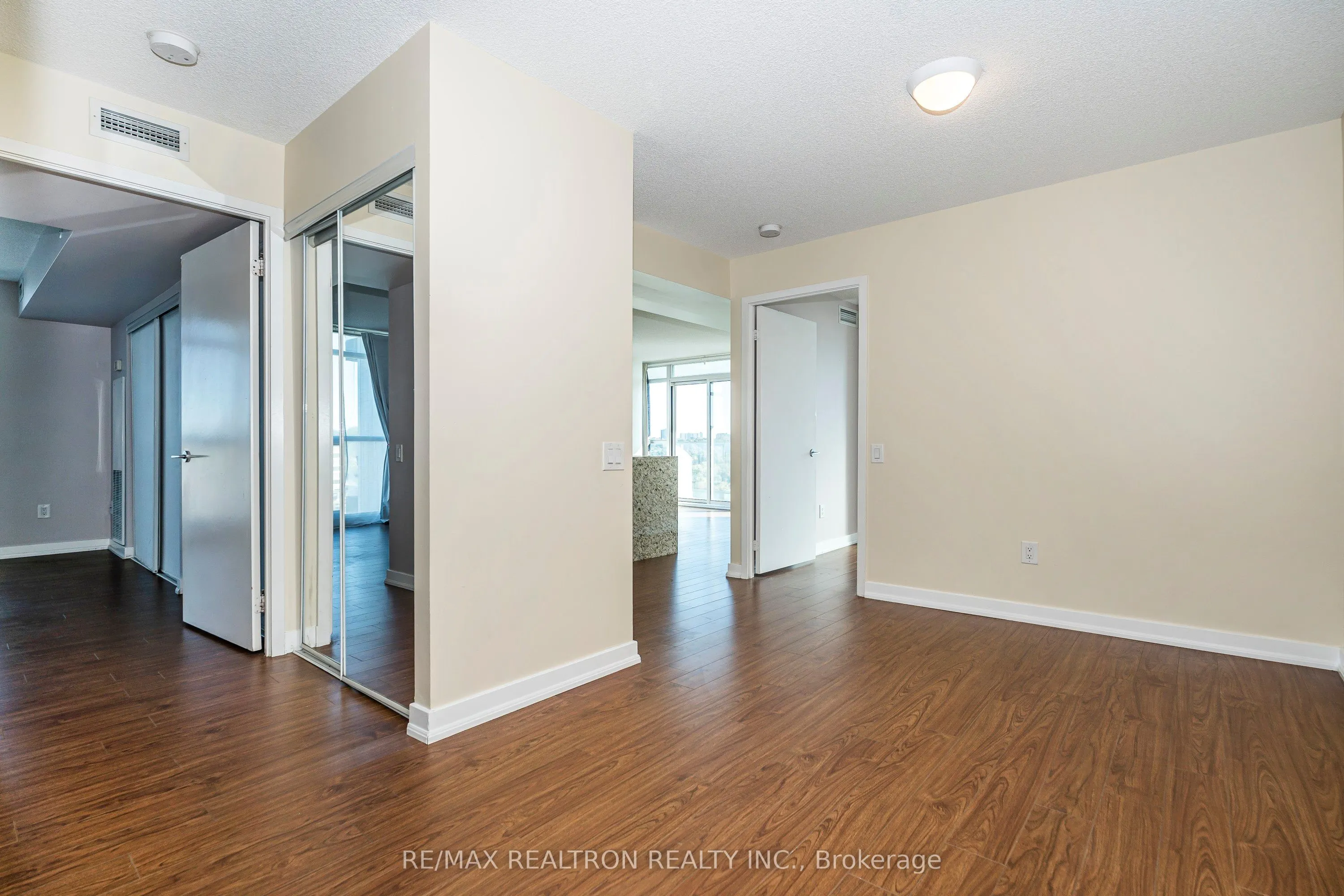 33 Singer Court, #602