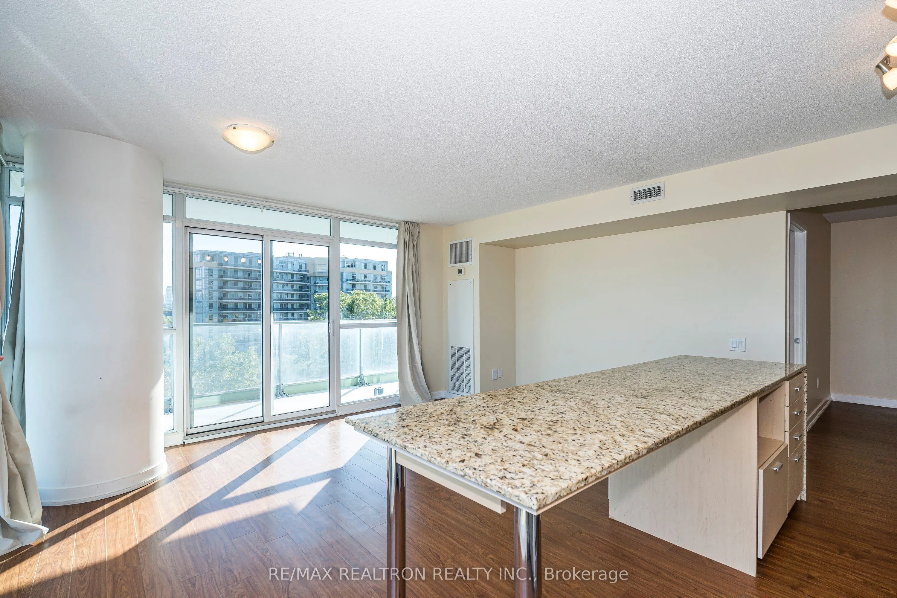 33 Singer Court, #602