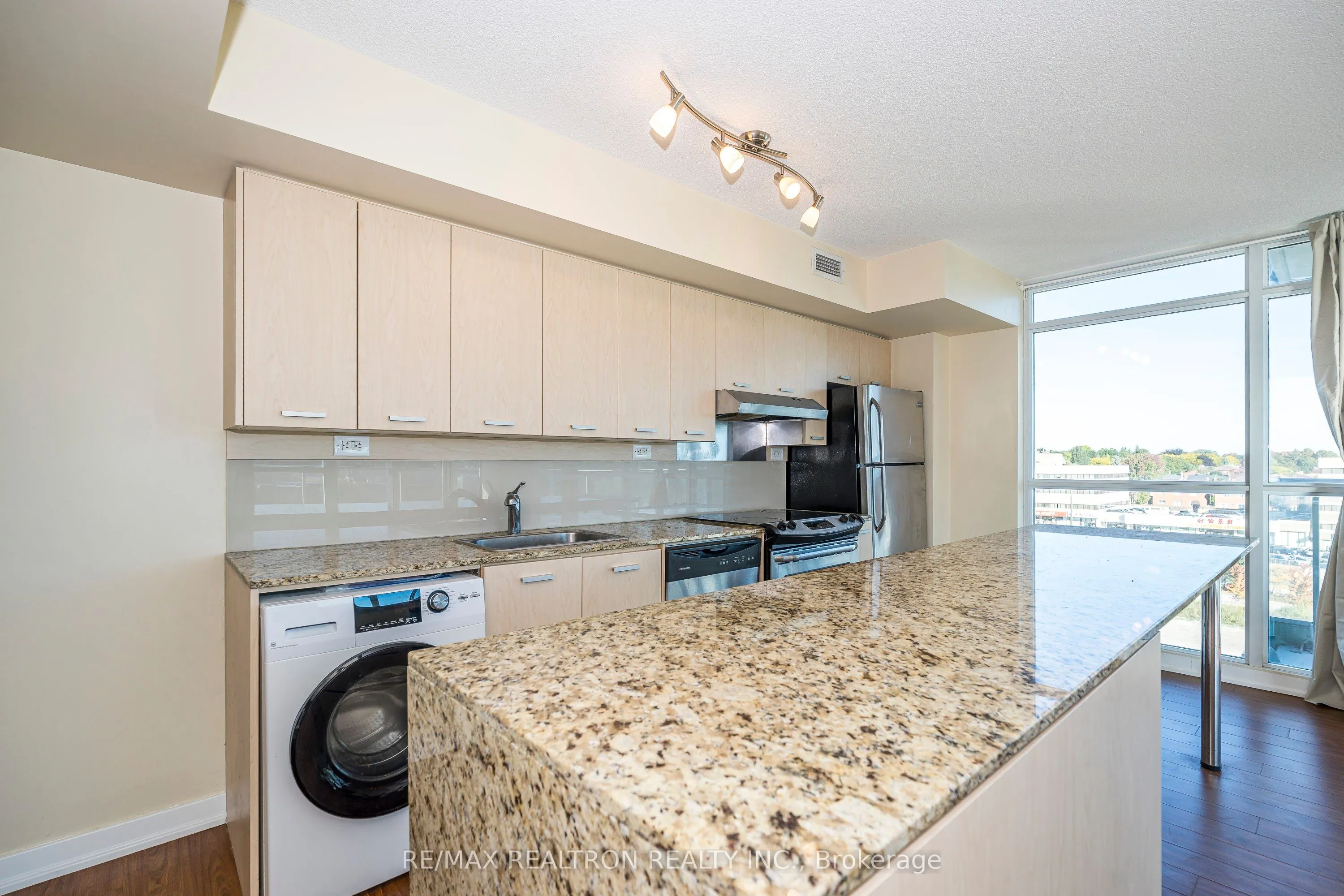 33 Singer Court, #602