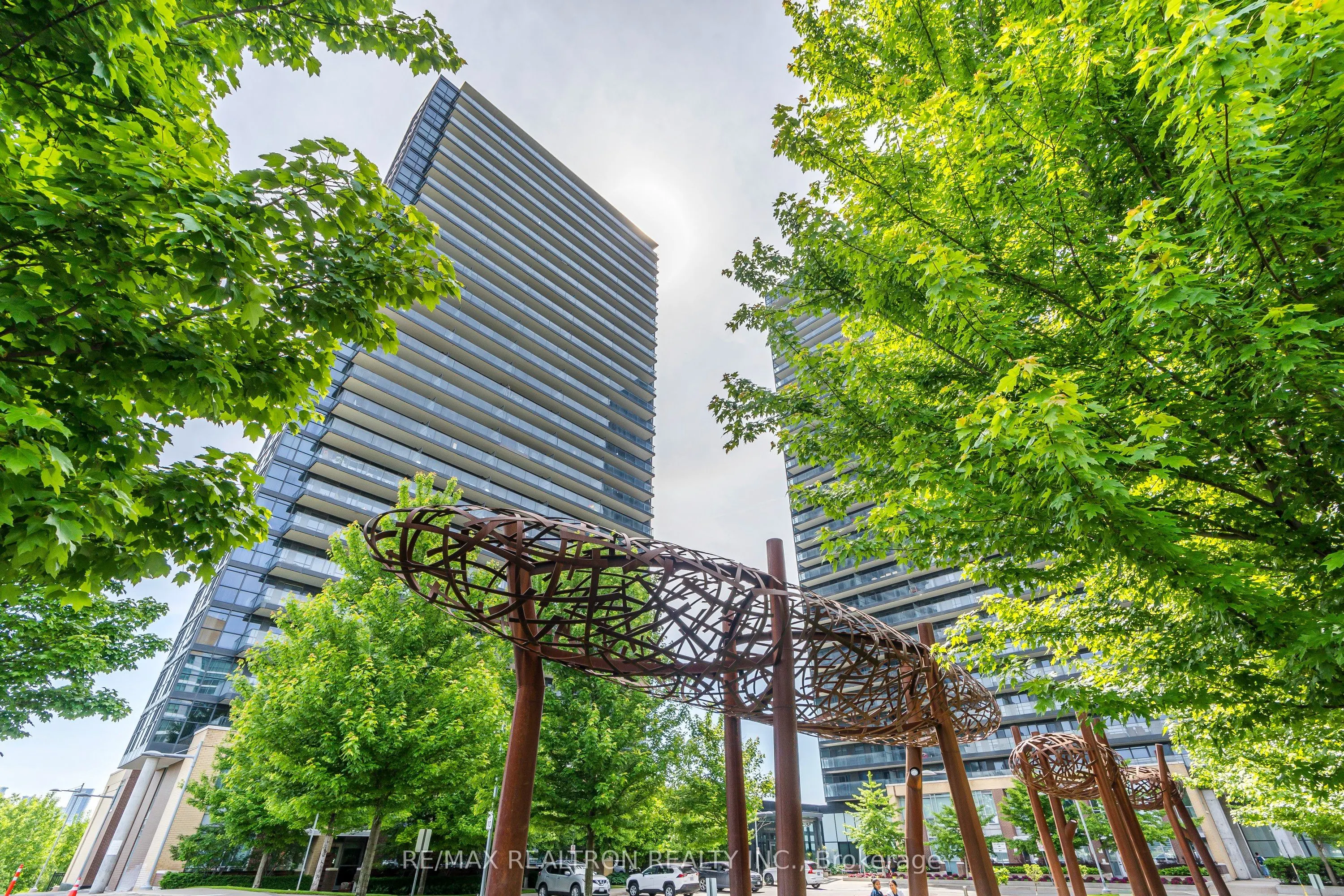 33 Singer Court, #602