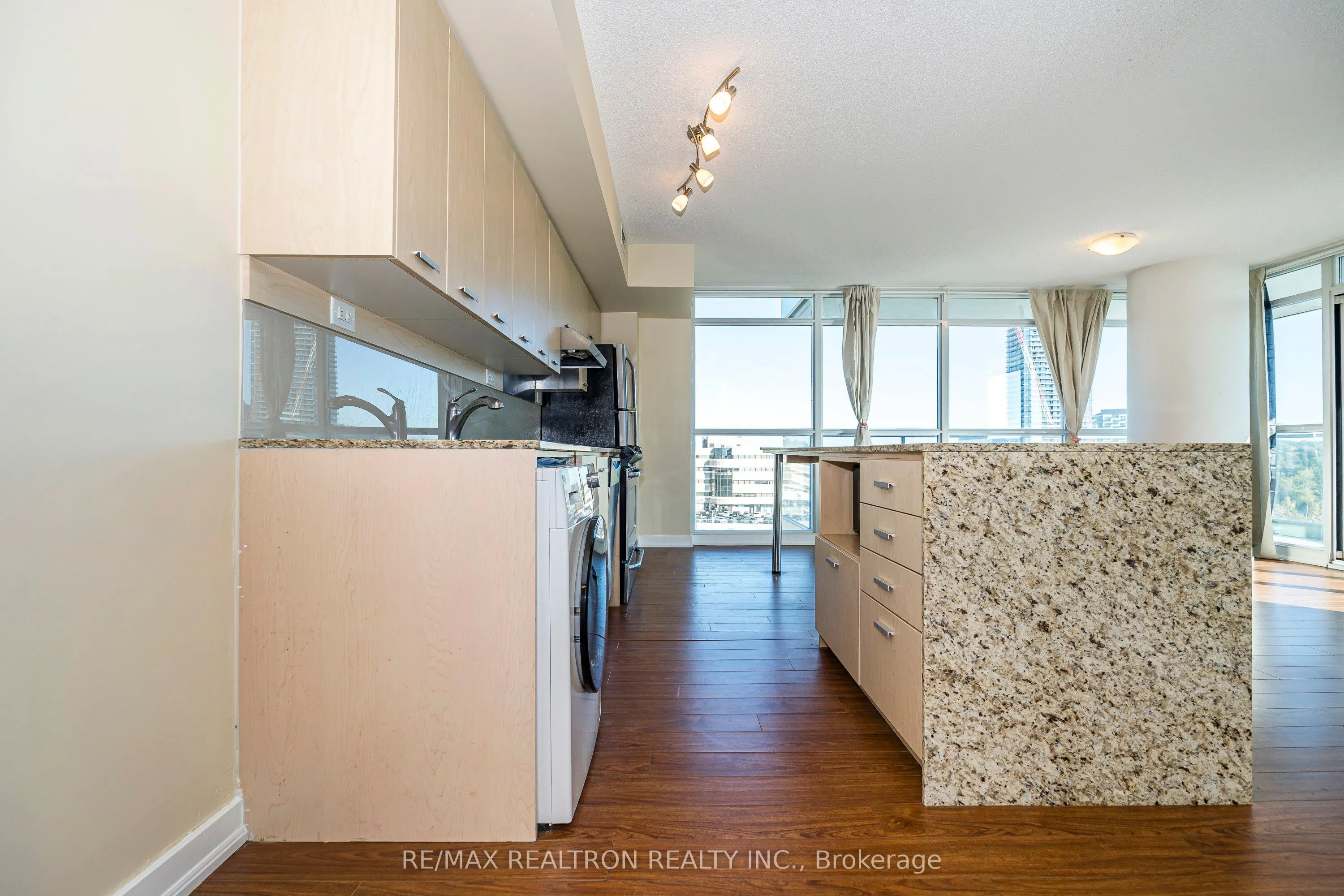33 Singer Court, #602