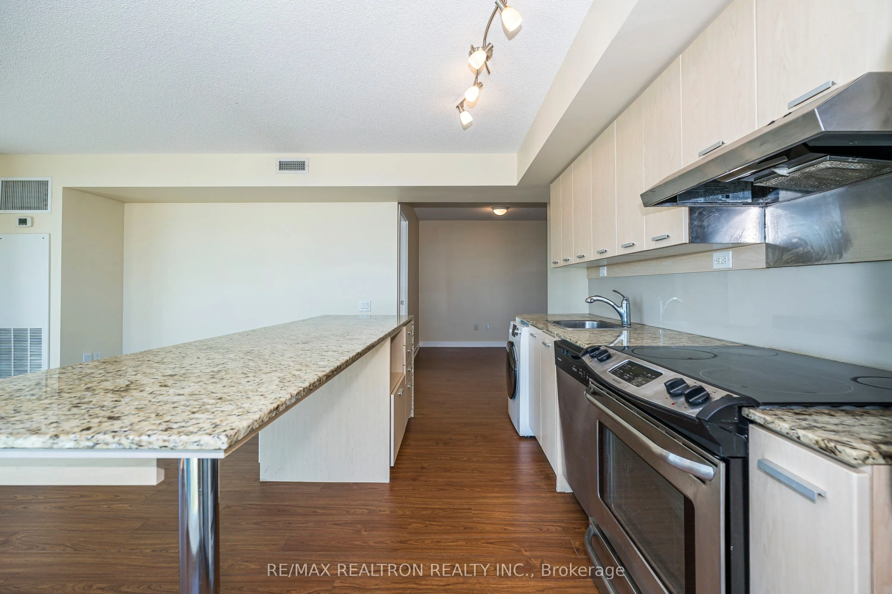 33 Singer Court, #602