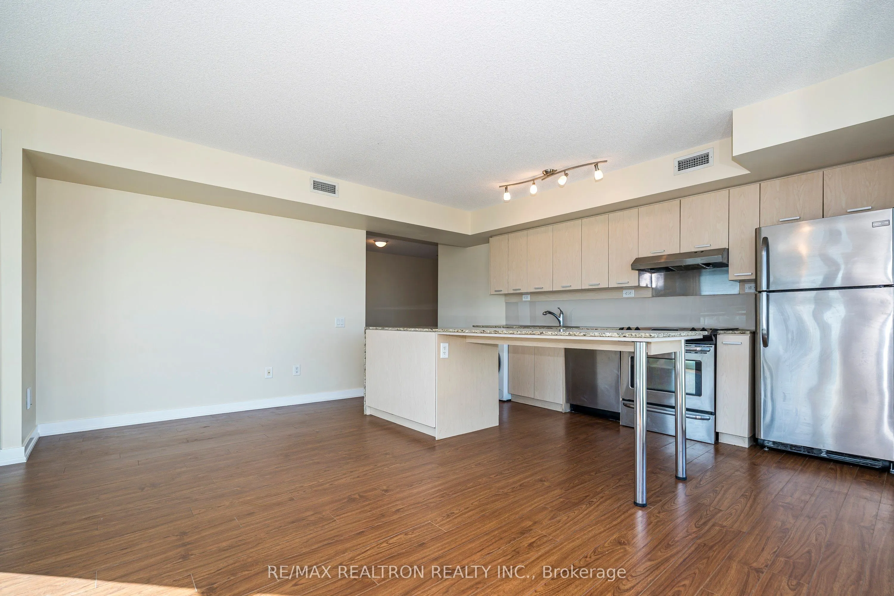 33 Singer Court, #602