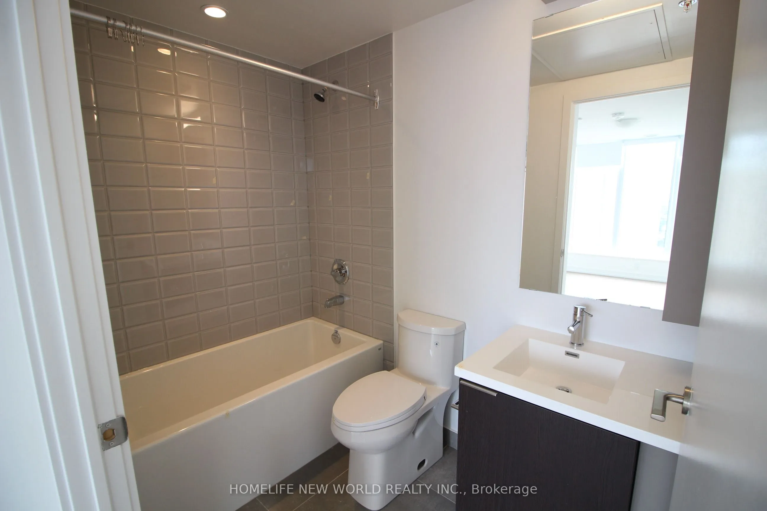 203 College Street, #906
